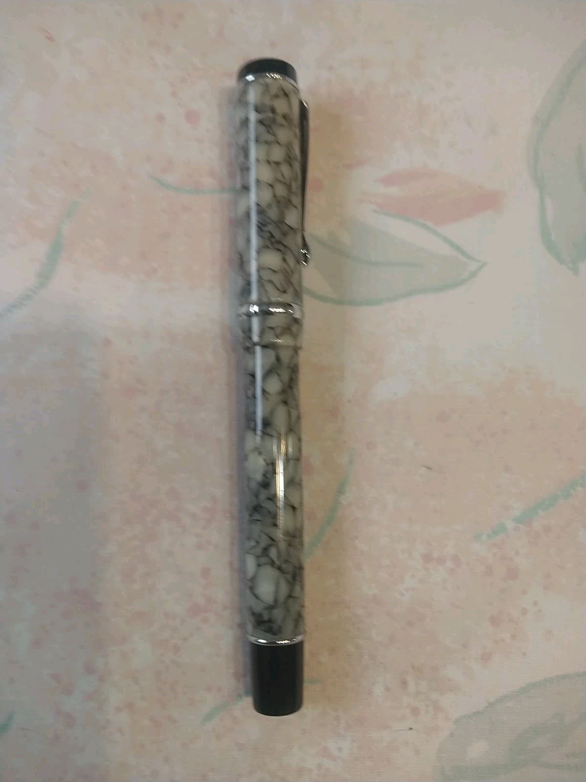 Conklin Duragraph Crack Ice Marble Grey, White Fountain Pen Medium Nib #5 2