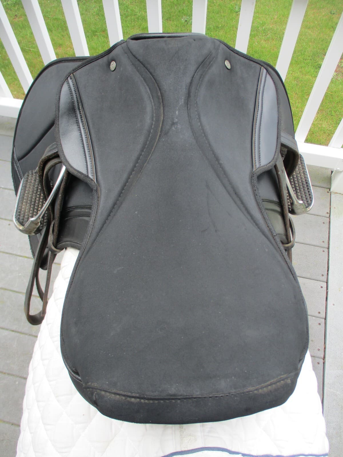 17'' MEDIUM THOROWGOOD ULSTER CC JUMP ENGLISH SADDLE w  LEATHERS &  IRONS 6