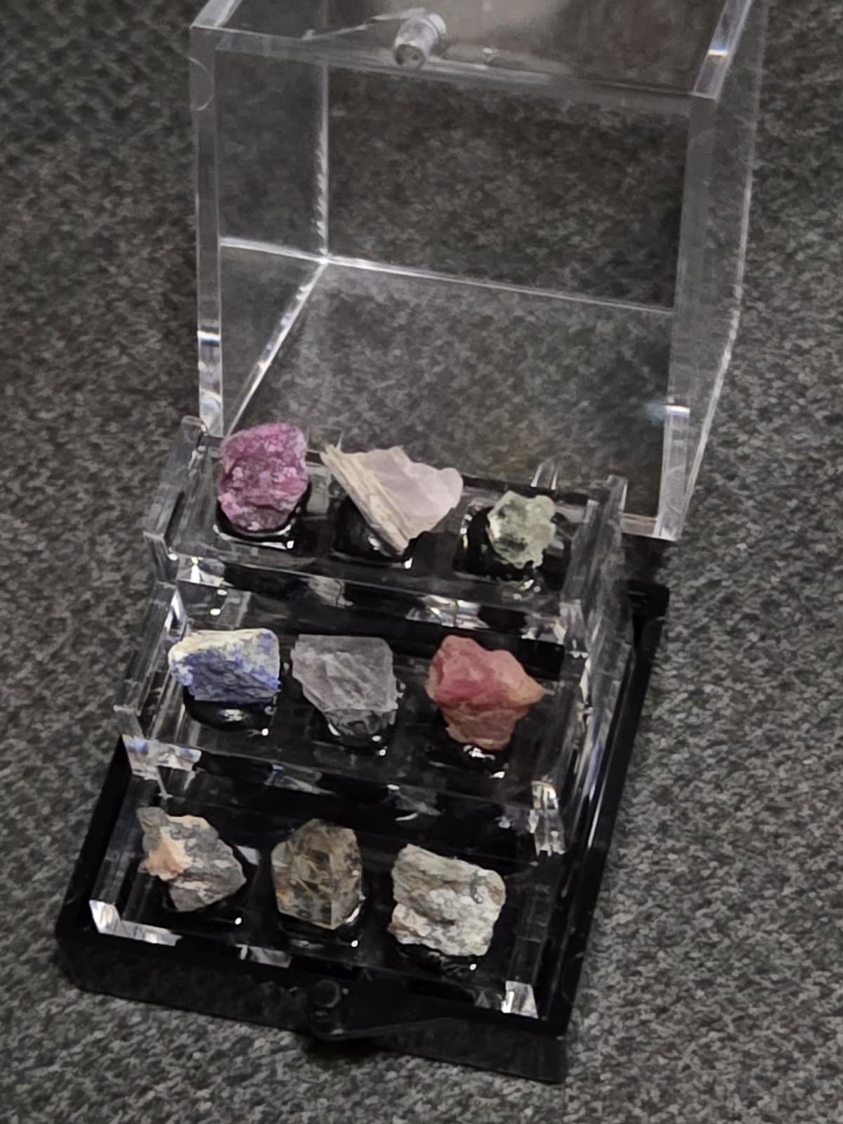 World's Smallest Fluorescent Mineral Collection!! 3