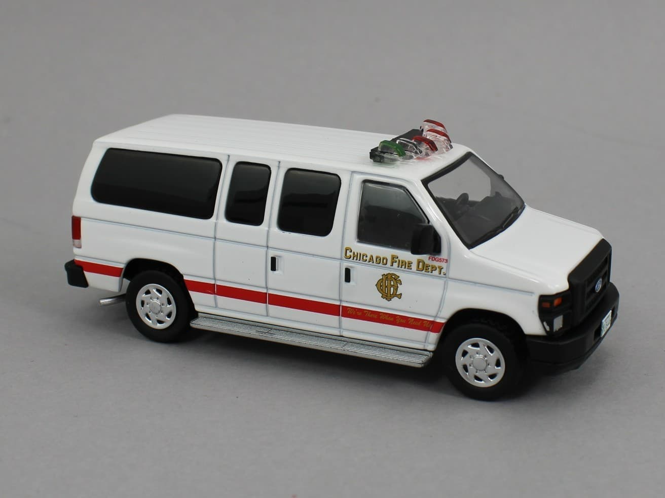 1:64 *596 DIECAST* Chicago, IL FIRE DEPTARTMENT Ford E350 E-Series Van *NIB* 3