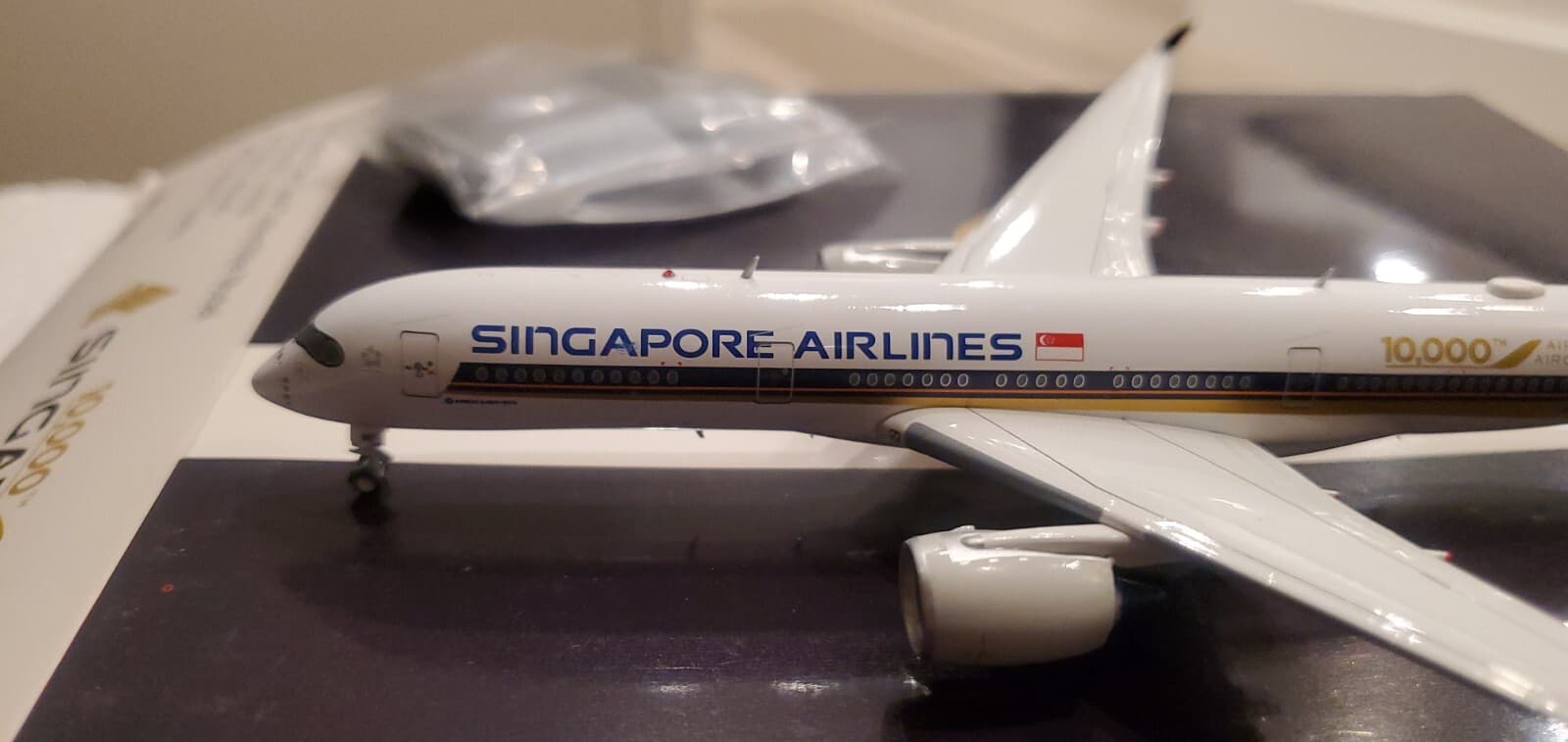Aviation400 Singapore Airlines A350-941 1:400 AV4026 10,000th Airbus TTL 9V-SMF 4
