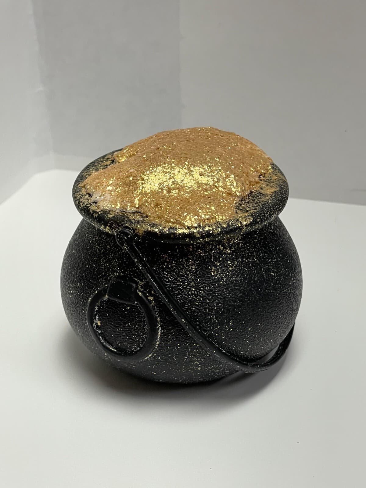 Halloween CASH Bath Cauldron GOLD WHITE With Real Money Inside Fizzy and Bubble  4