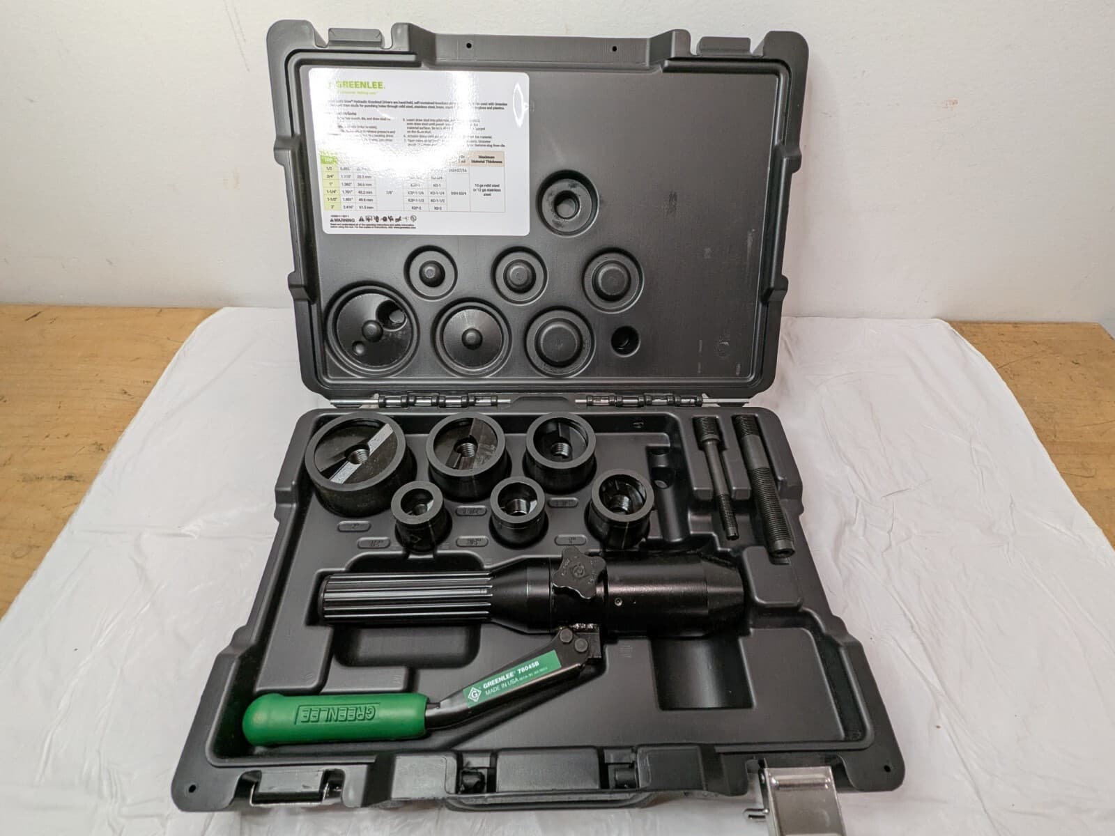 Greenlee Quick Draw 8-Ton Hydraulic Knockout Kit w/SlugBuster 1/2" to 2" 7806SB