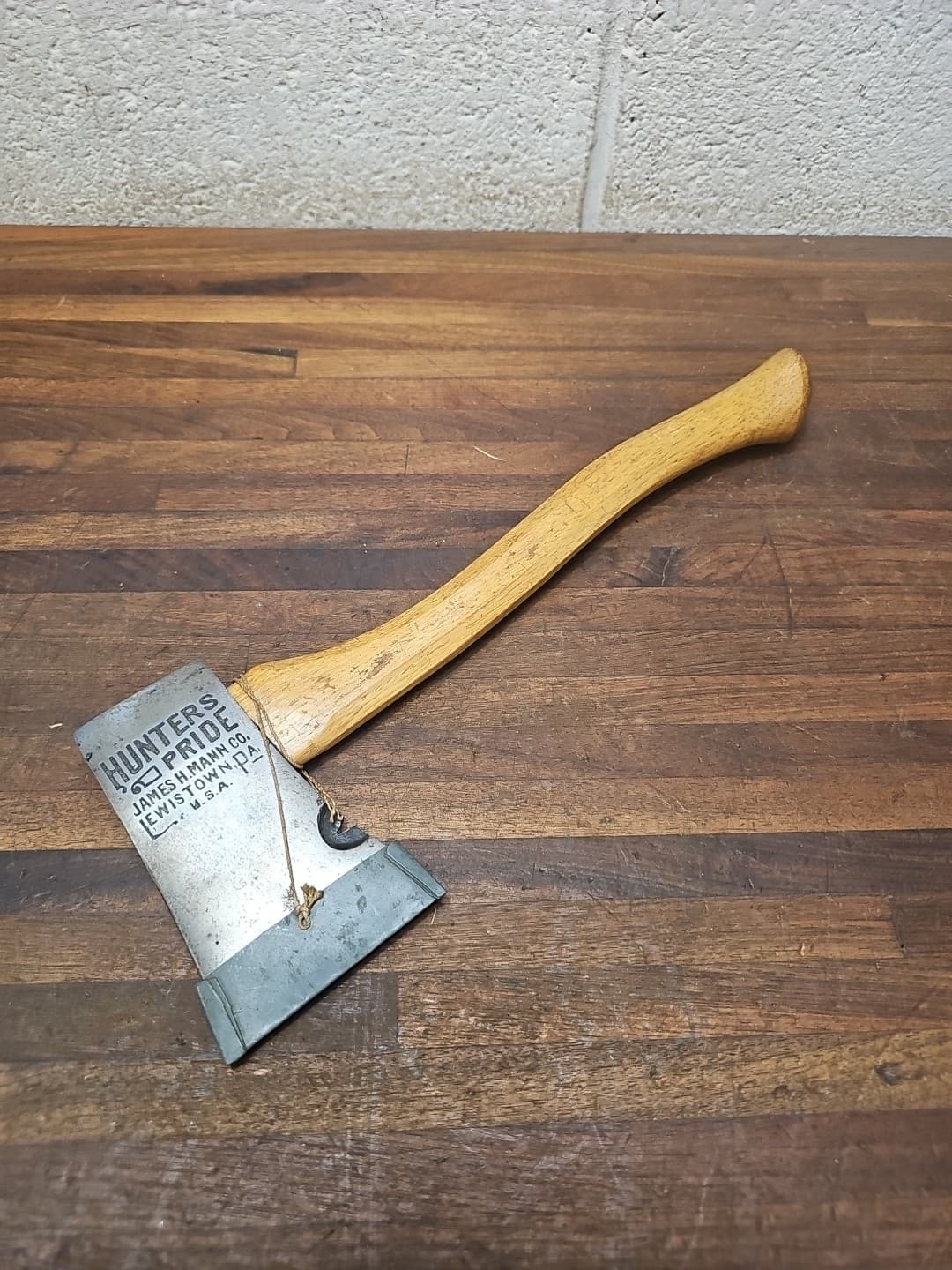 E15- JAMES H MANN ANTIQUE embossed HUNTERS PRIDE CAMP AXE HATCHET LEWISTOWN PA 2