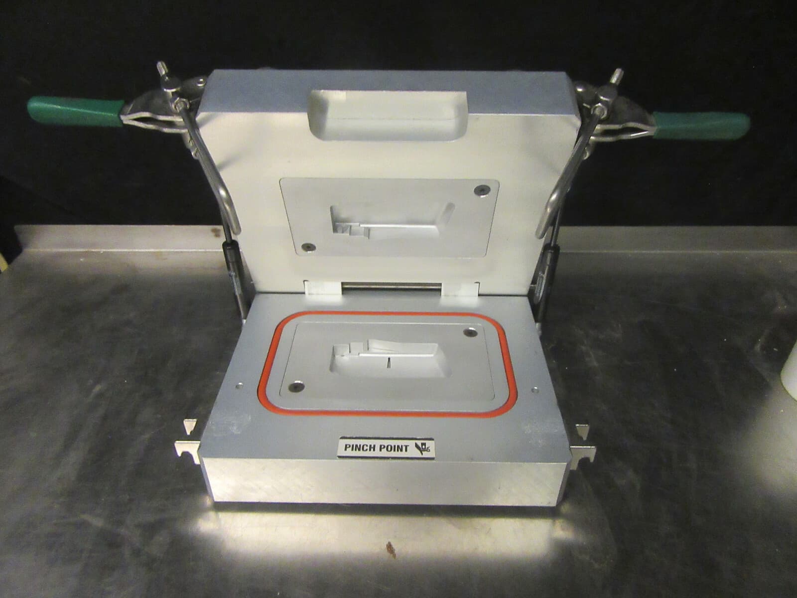 O68 TM ELECTRONICS ALUMINUM INJECTION MOLD BLOCK FOR INTERCHANGEABLE  MOLDS 