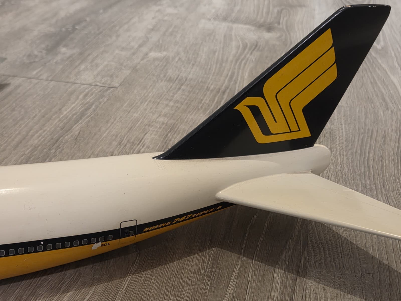Singapore Airlines Boeing 747-200B Super B 1/100 Scale Aircraft Model 9V-SQL 4