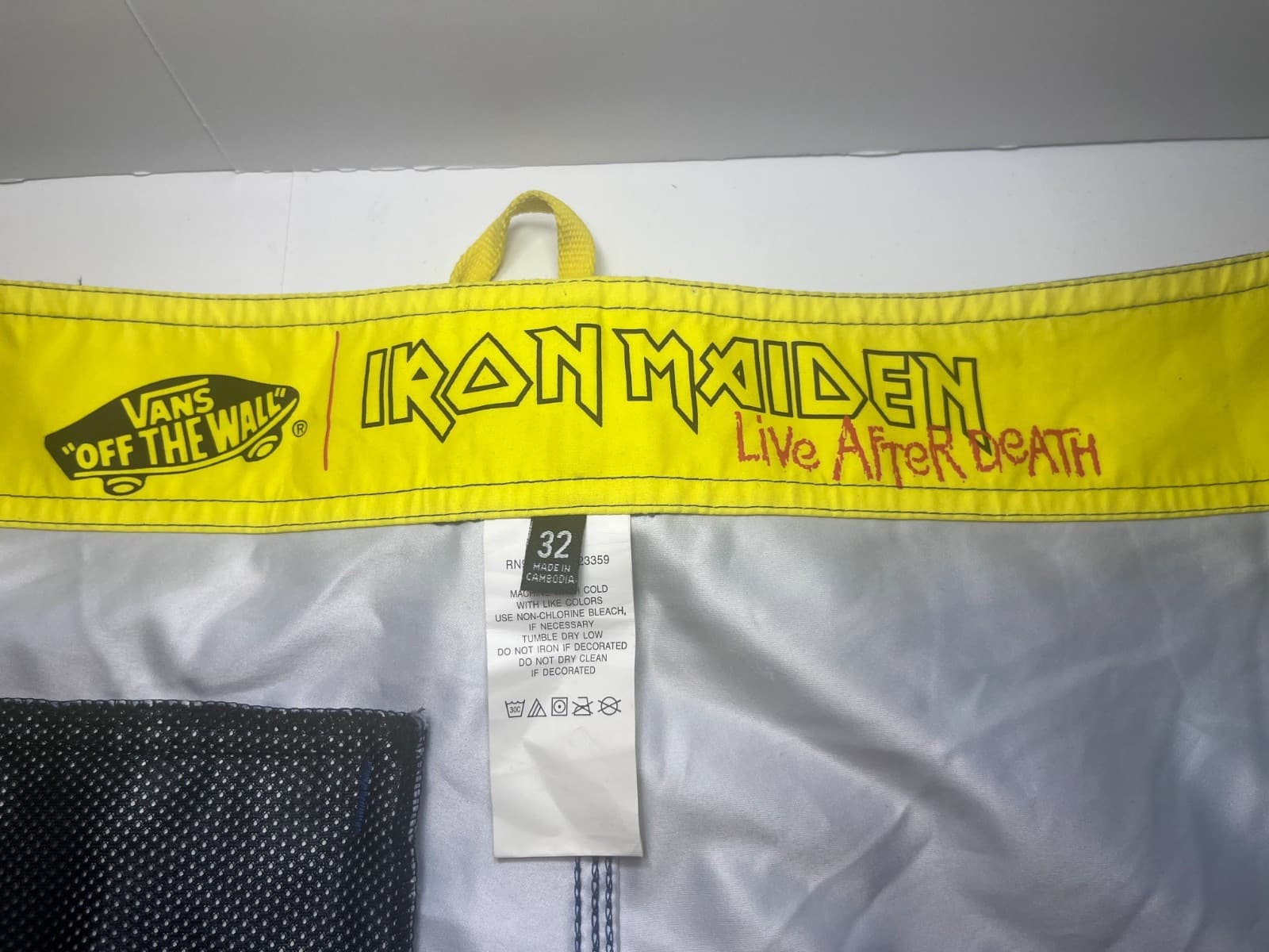VTG IRON MAIDEN LIVE AFTER DEATH Vans Off The Wall Surf Board Shorts 32 +WaxTool 6