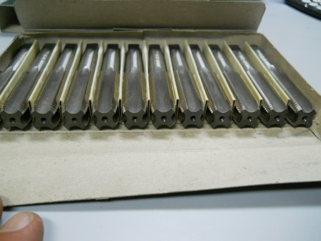 FYR Macedonia Standard Hand Taps 9/16-18 NF HSS Plug Qty. 12 #A15P58  4