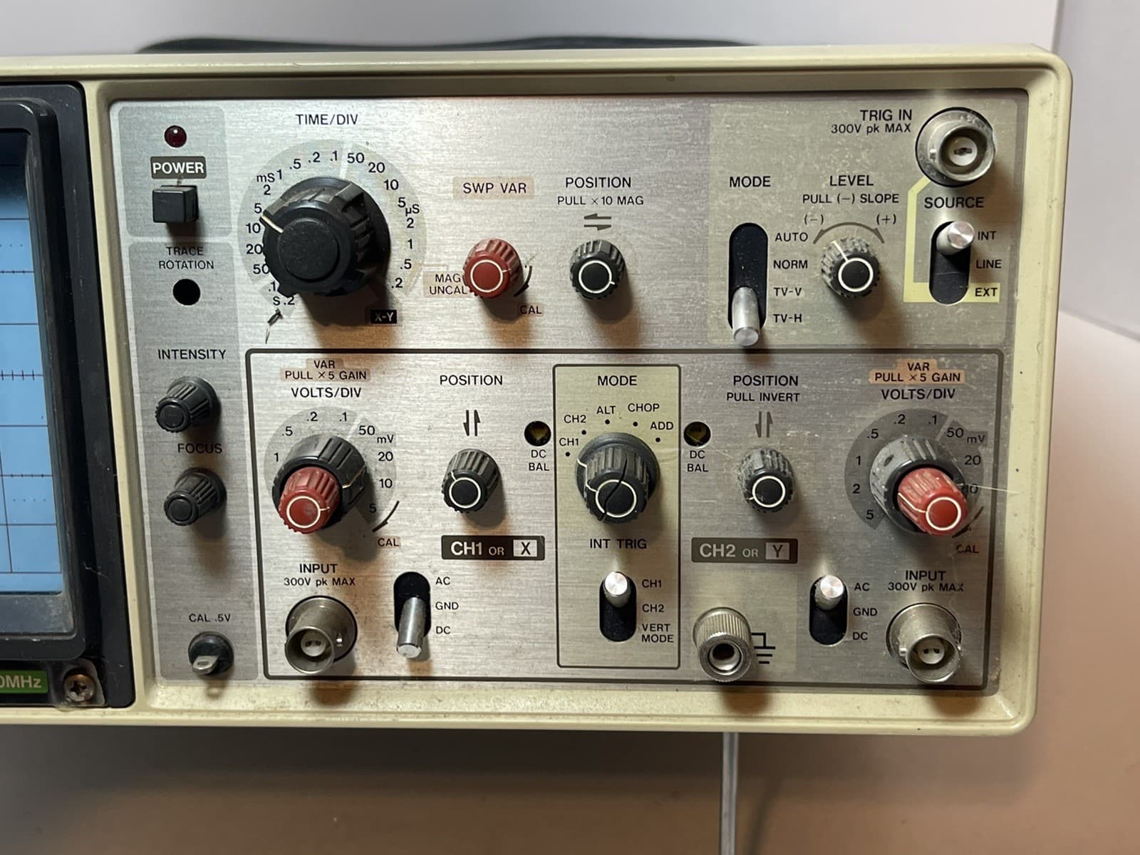 Hitachi Oscilloscope V-212 20mhz Power Tested with Manual 6