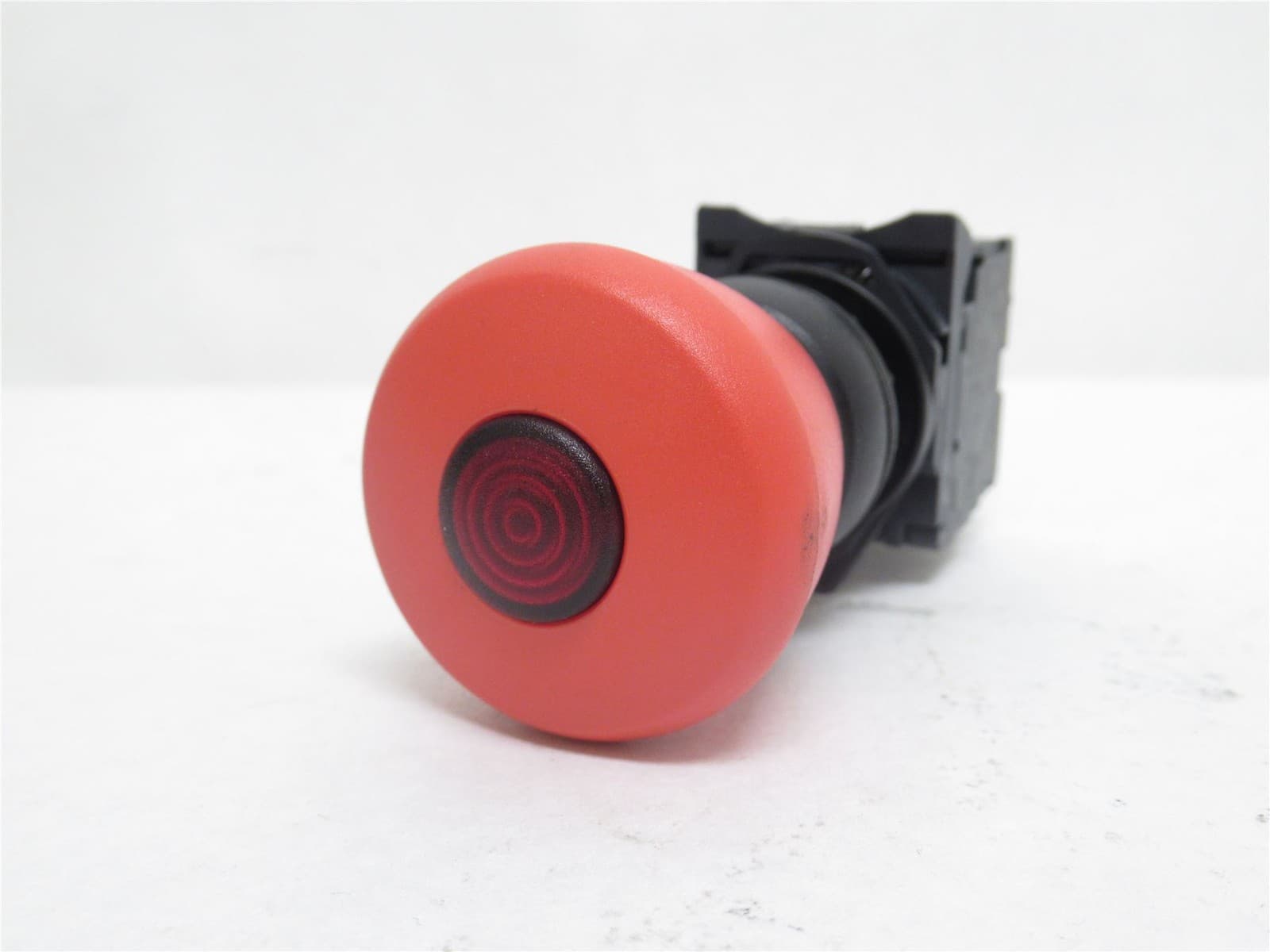 237953 New-No Box; Vemag PPI200001725 Momentary Push Button Assembly; 10A; 600V 3