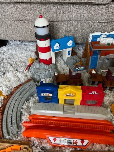 Fisher Price GeoTrax Train Toy Large 192 Piece Lot Track  Accessories Buildings 4