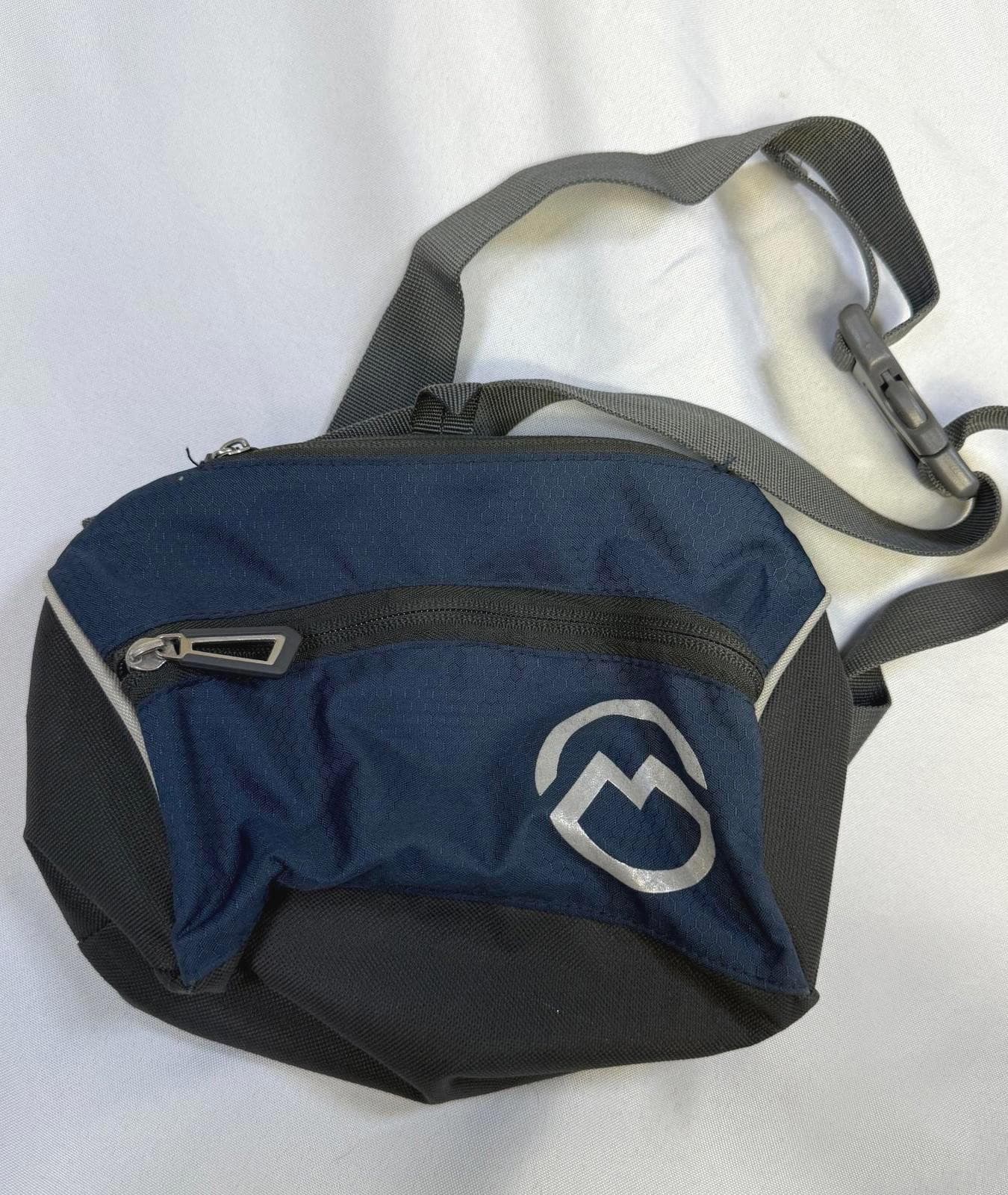 Magellan Outdoors Ember Waistpack Waist Bag Blue Fannypack 3