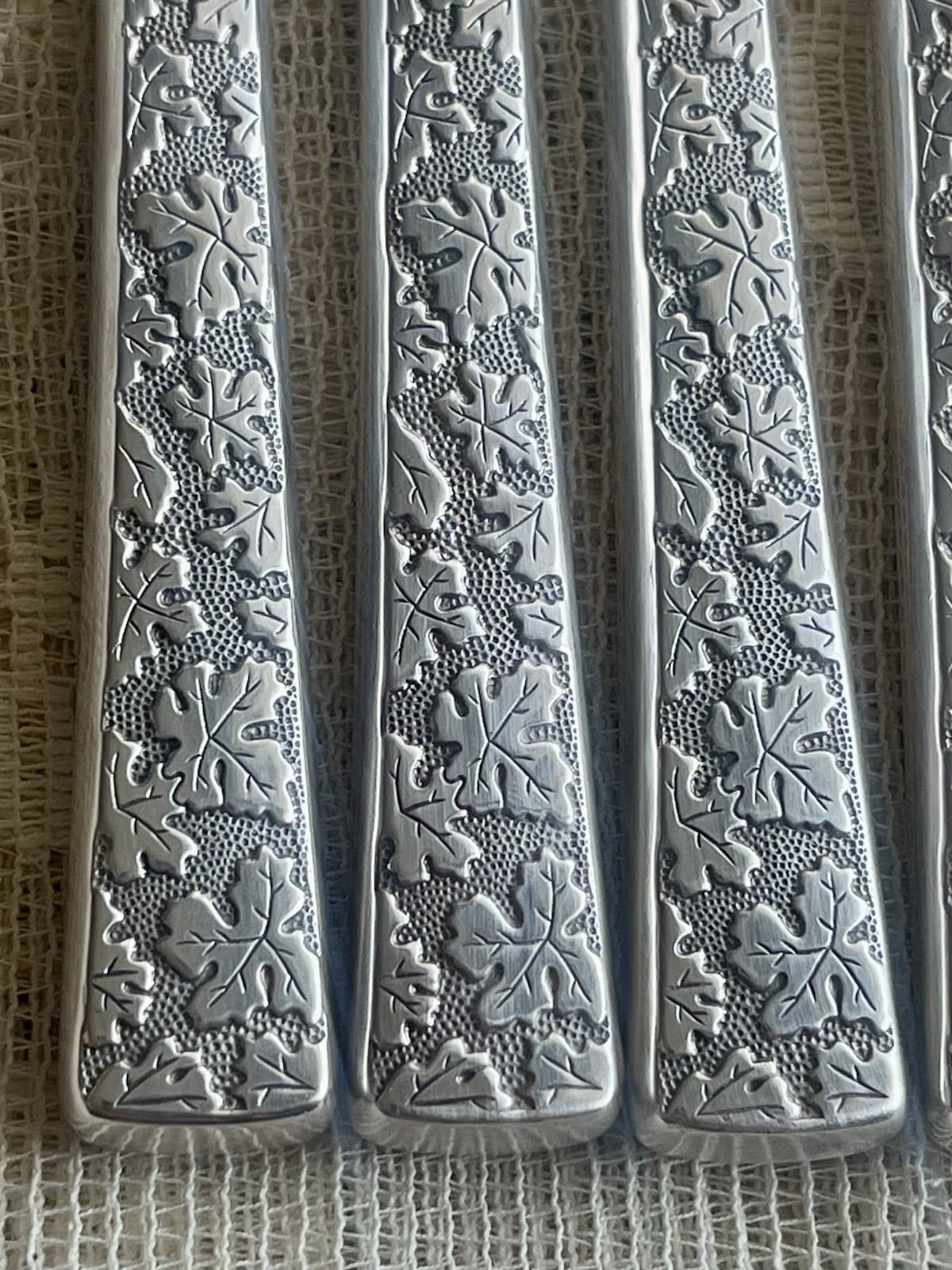 INTERNATIONAL SILVER Co. “Vintage” Pattern Leaf  1968 Dinner Knives Set Of 12 5