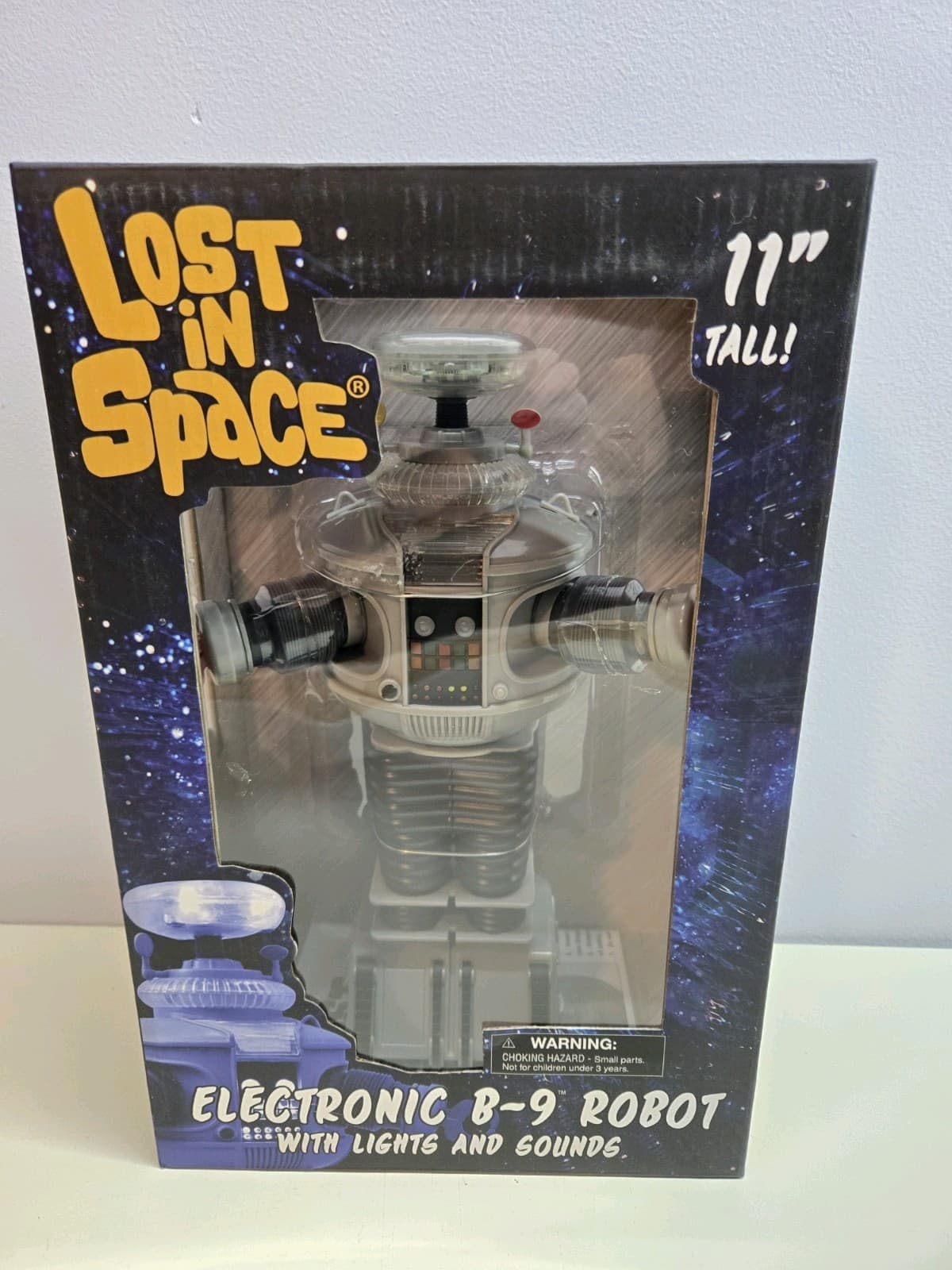 Diamond Select Toys Lost In Space Electronic Lights & Sounds B9 Robot Figure
