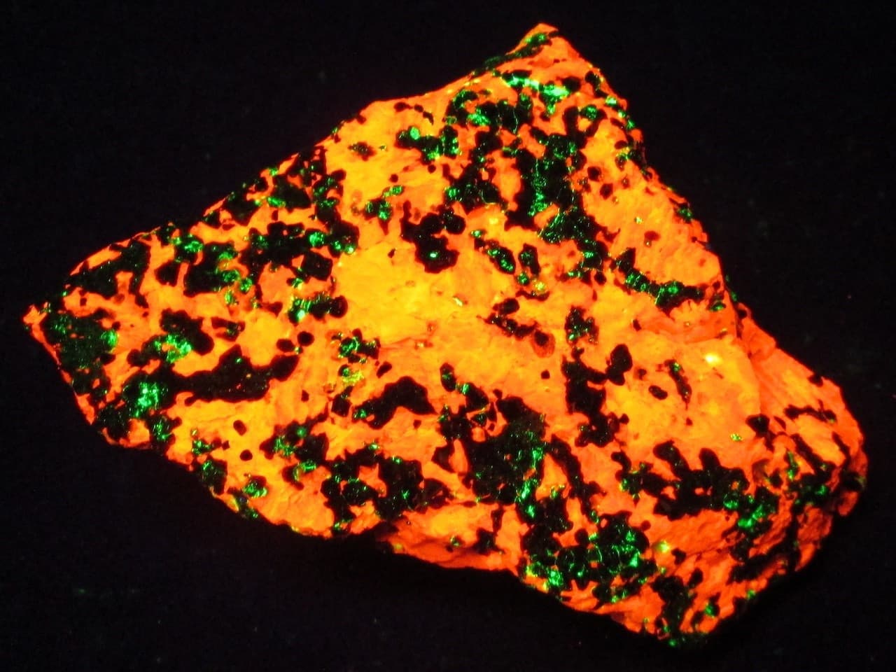 Zincite, Calcite Franklinite Fluorescent Mineral Sterling Hill NJ 3