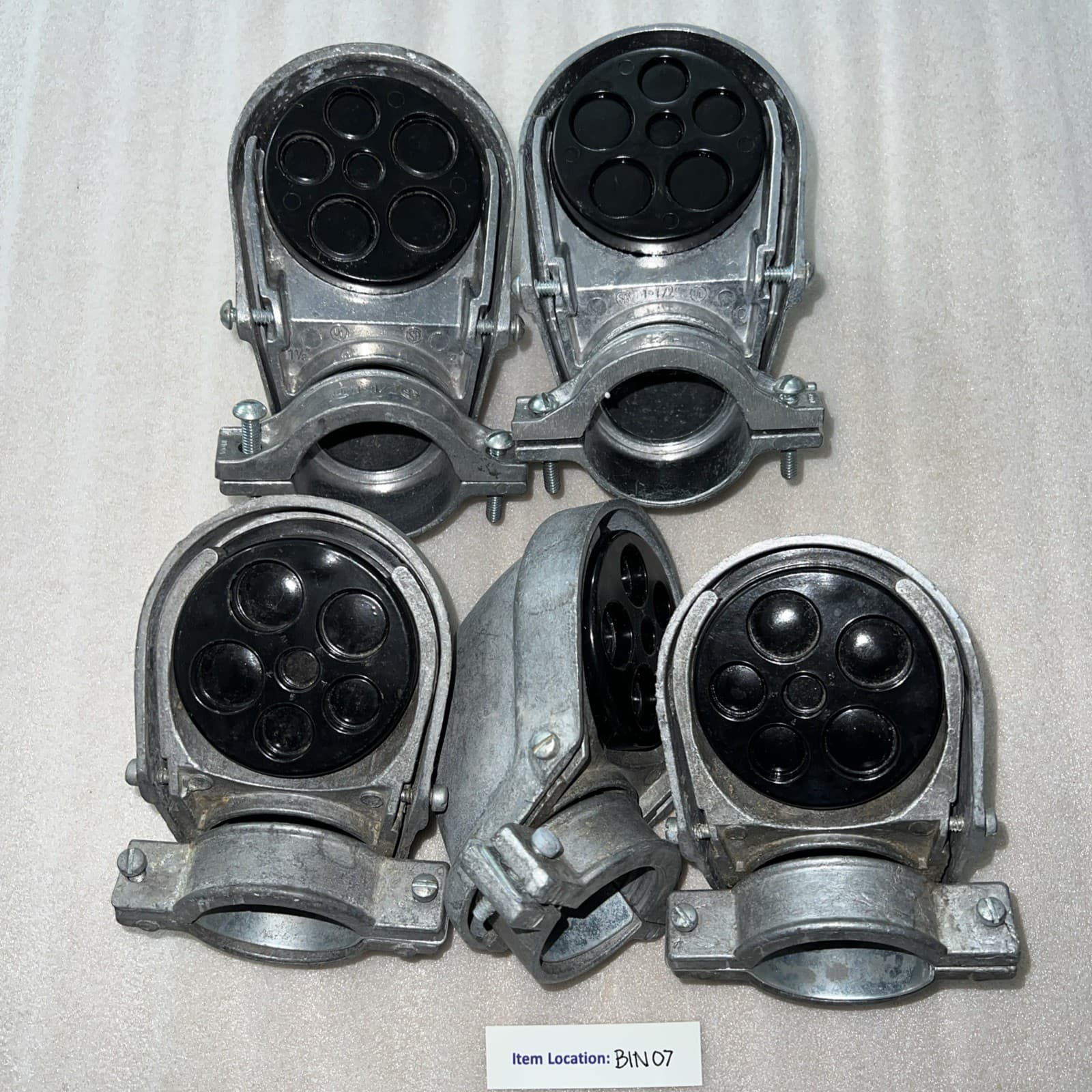 CLAMP ON STYLE SERVICE ENTRANCE CAP 1-1/2" RIGID CONDUIT ALUMINUM LOT OF 5 6