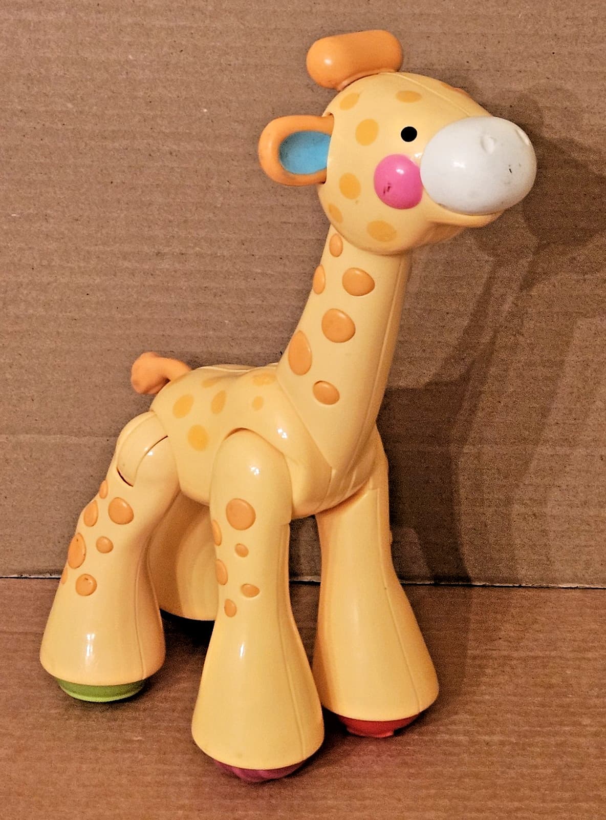 Fisher Price Amazing Animals 10" Giraffe Colorful Sensory Toy Jointed Clicks