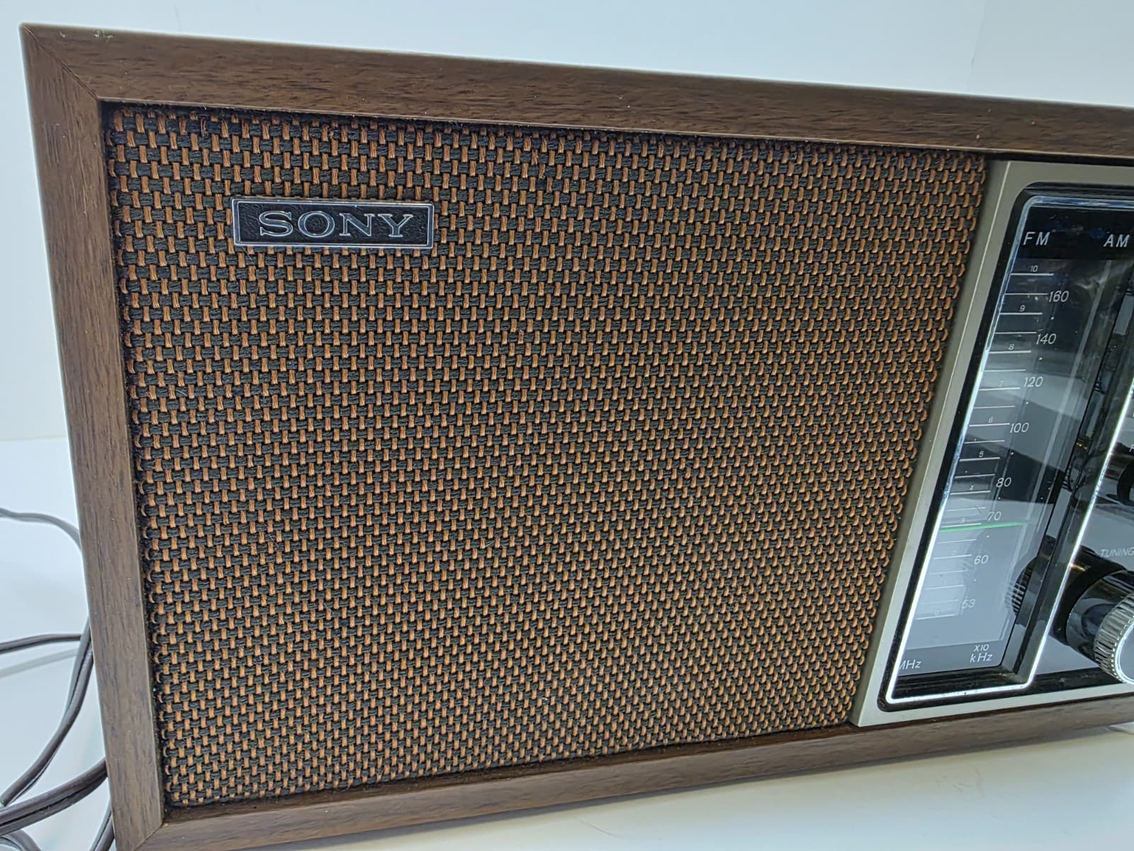 Vintage Sony TFM-9440W 2 Band Radio Wood Grain Korea (Tested, See Video) 4