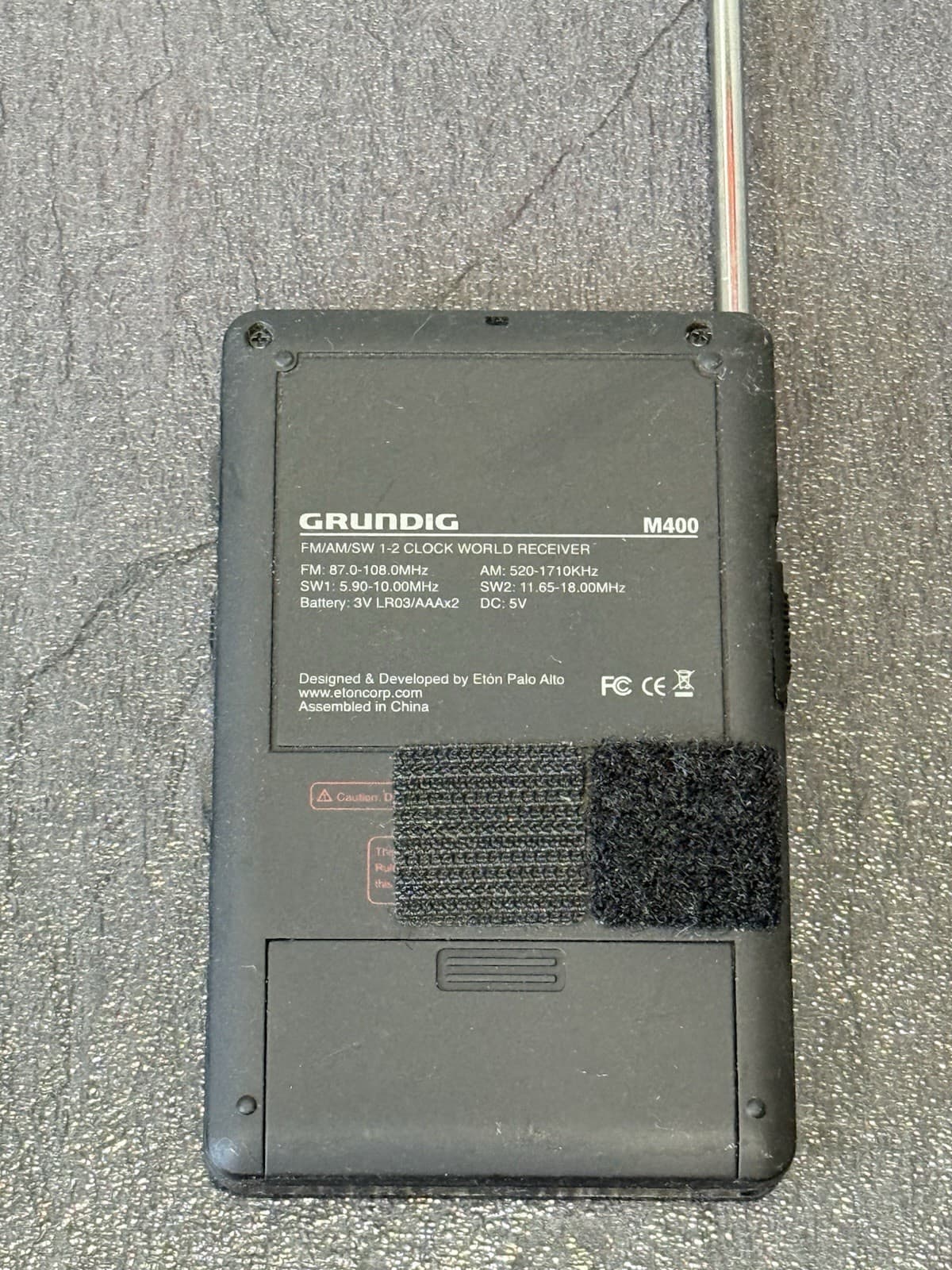 Grundig M400 AM/FM/SW 1-2 World Radio Black Working STICKY 4