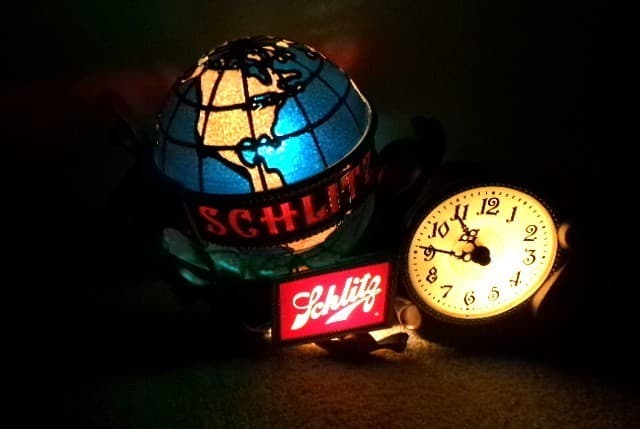 SCHLITZ lighted MOTION MOVING revolving lighted globe & clock sign 2