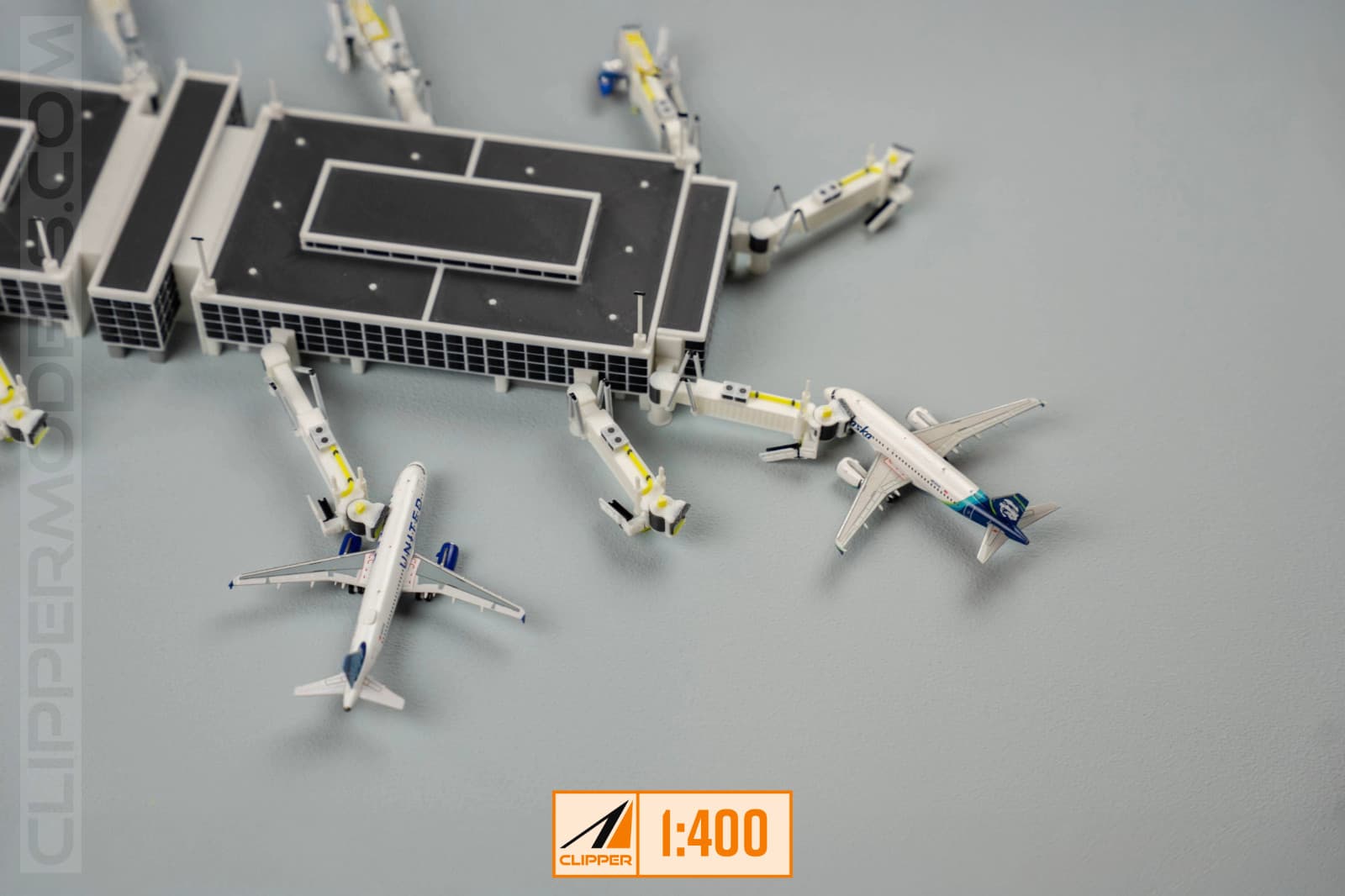 1:400 Model Airport Terminal/ Concourse V2 | Clipper Models 5