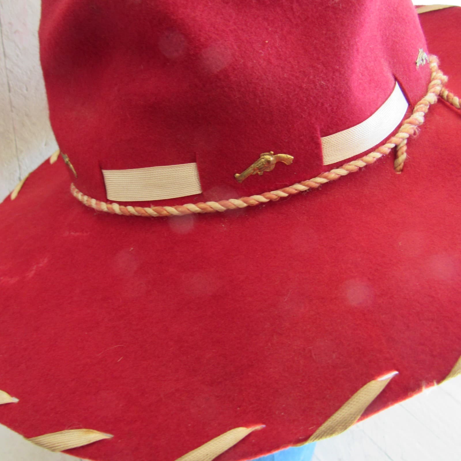 Vtg Child Cowboy Hat Red Wool 1950s Has Metal Guns Around Base of Hat 3