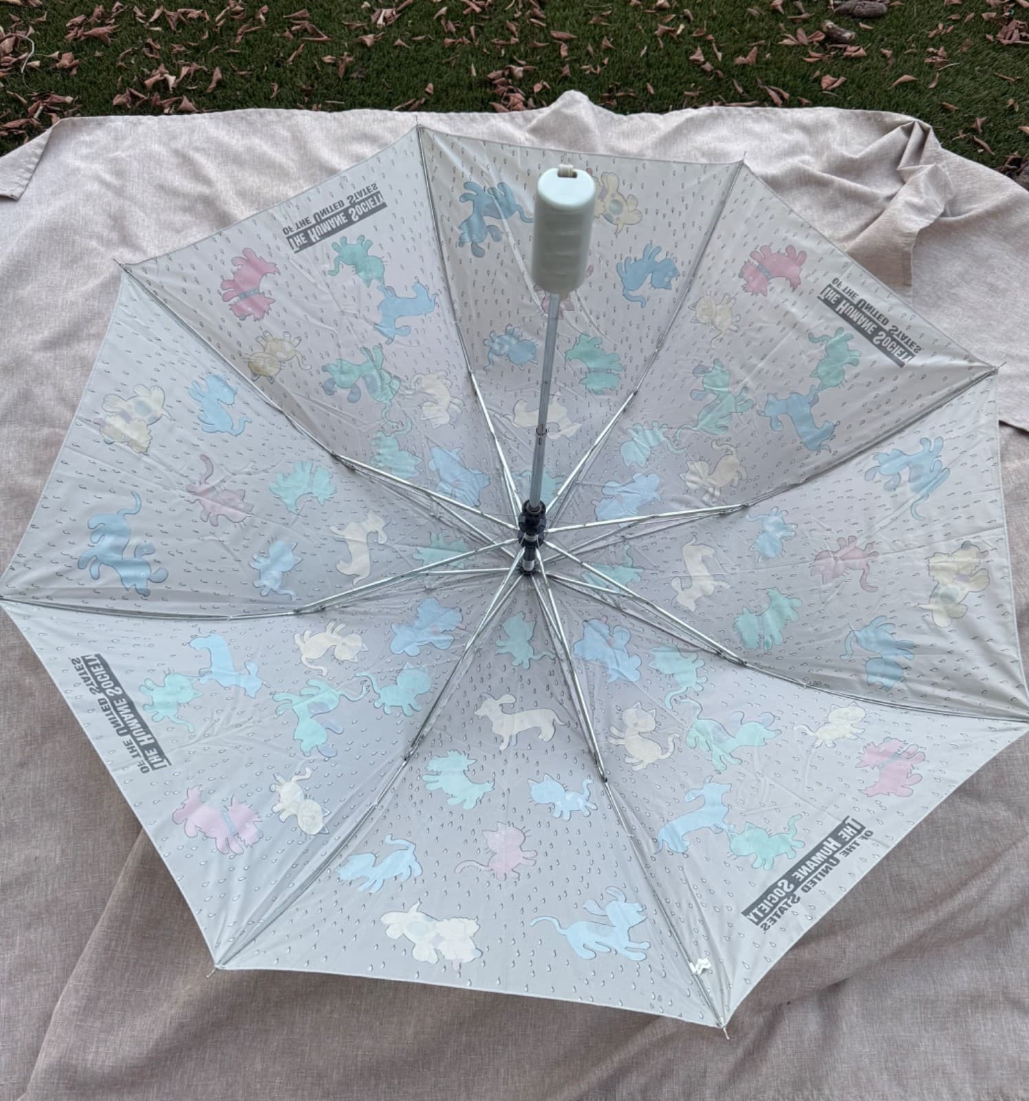 Umbrella “Raining Cats and Dogs” - The Humane Society - 50th Anniversary Compact 4