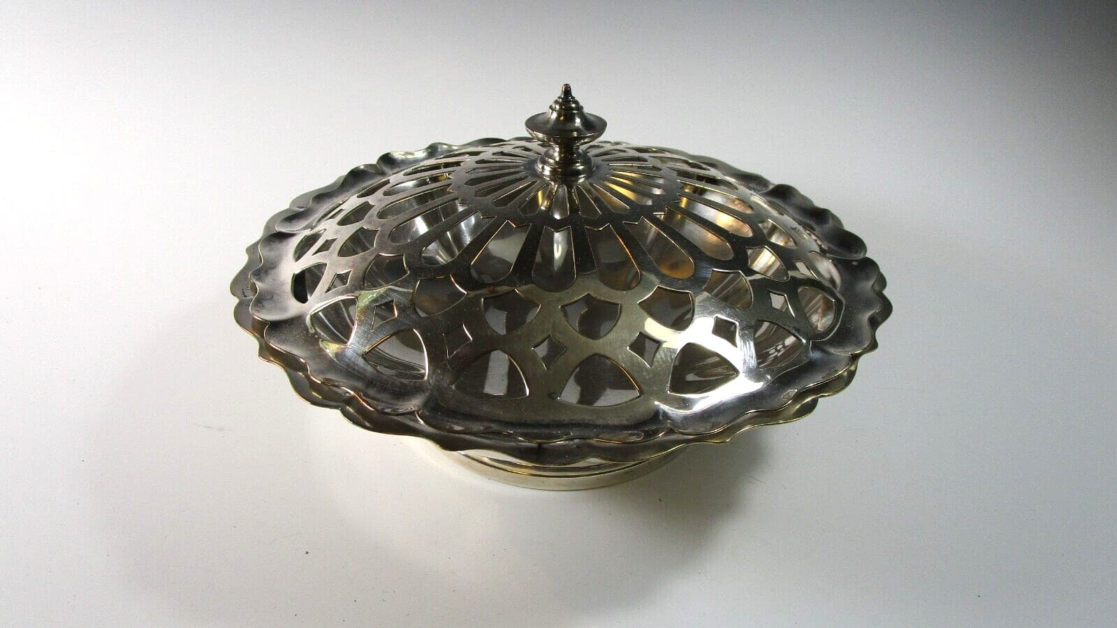 Meridan Early American Pierced Flower Frog Lid  Silverplate Bowl  2984 2