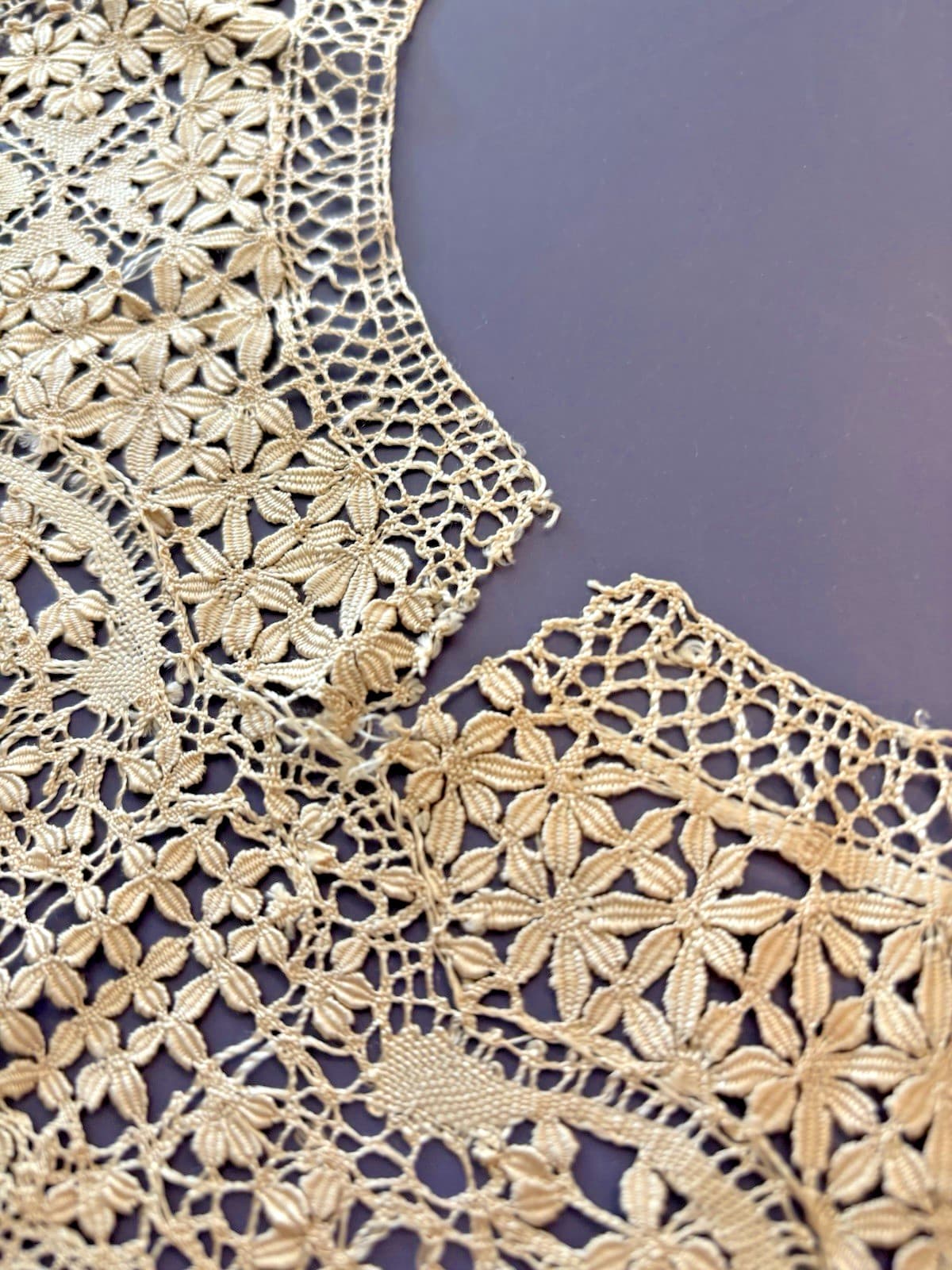 ANTIQUE HUGE LACE COLLAR - FRONT & BACK, INTRICATE PATTERN, 19" ACROSS 5