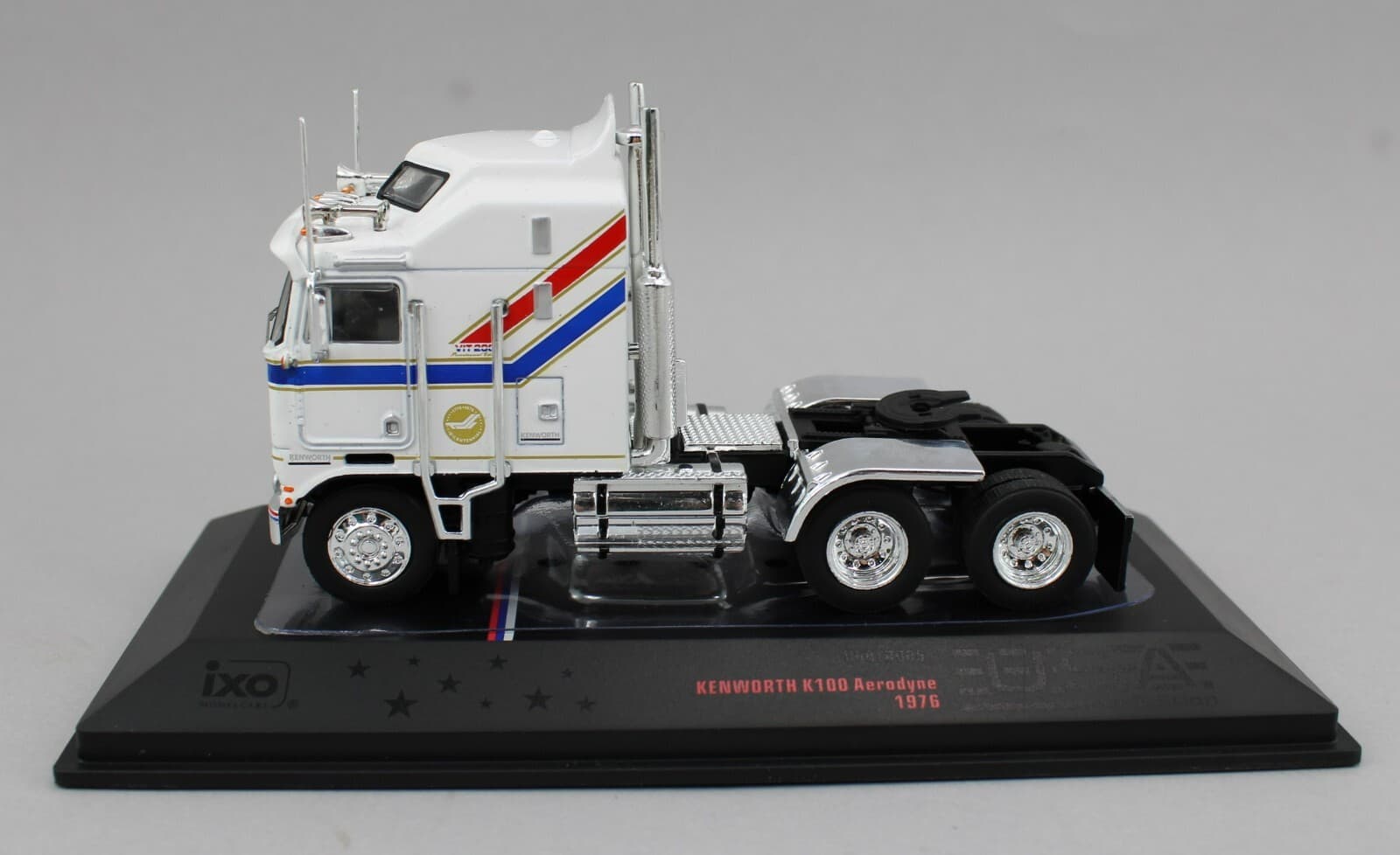 1:64 IXO Models *VIT200* Bicentennial 1976 Kenworth K100 Aerodyne COE Semi Truck 4
