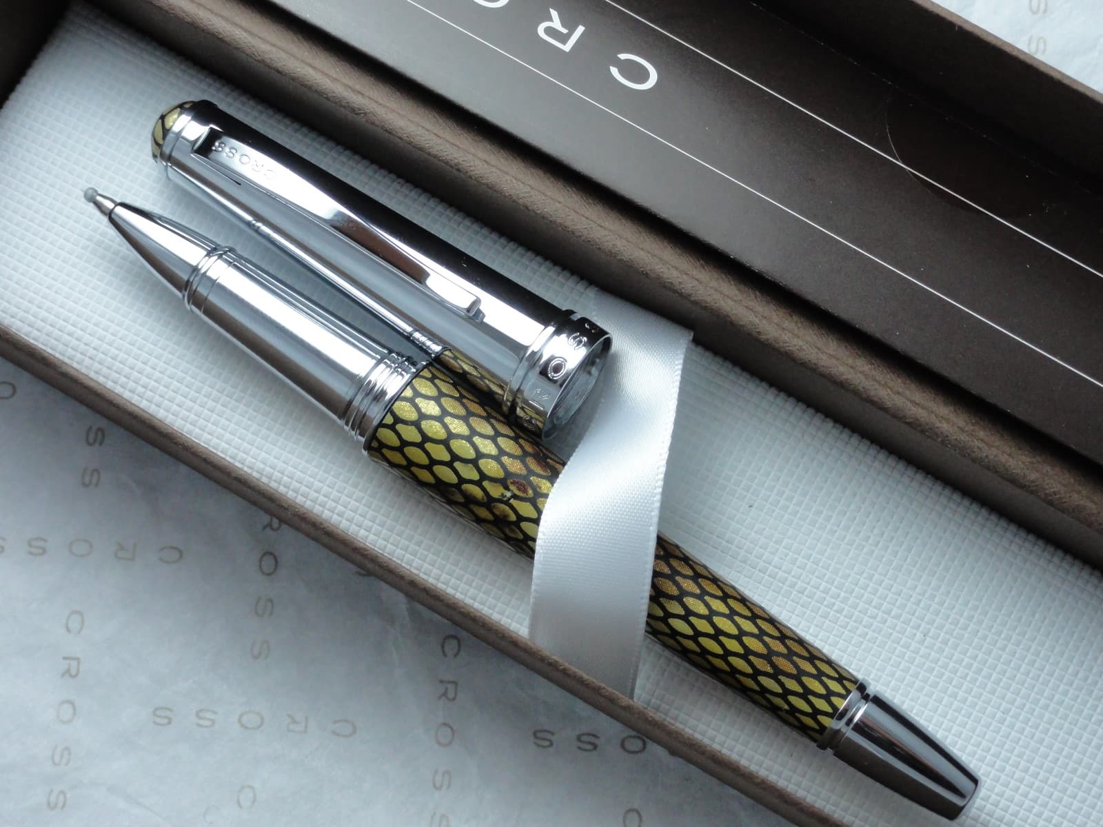 Cross  Genuine Textured Italian Desert Diamond Leather Selectip Rollerball Pen 5