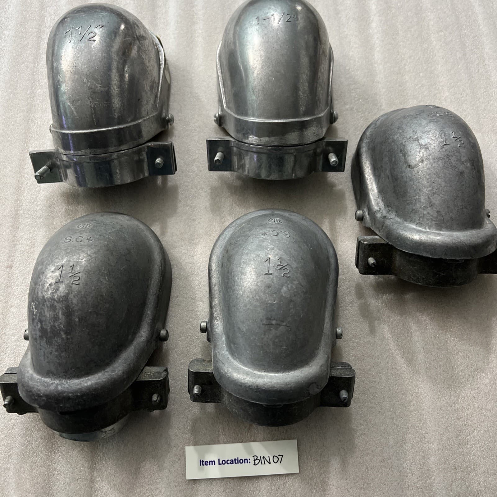 CLAMP ON STYLE SERVICE ENTRANCE CAP 1-1/2" RIGID CONDUIT ALUMINUM LOT OF 5 3