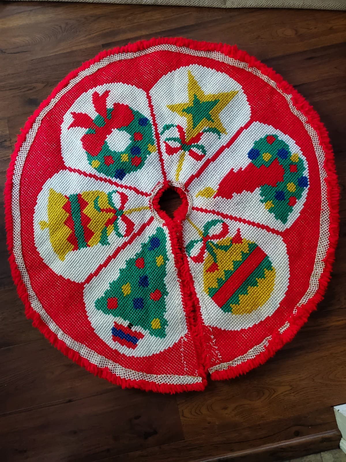 Vintage Christmas Latch Hook Rug Tree Skirt Bells Tree Star 42-44" Diameter  5