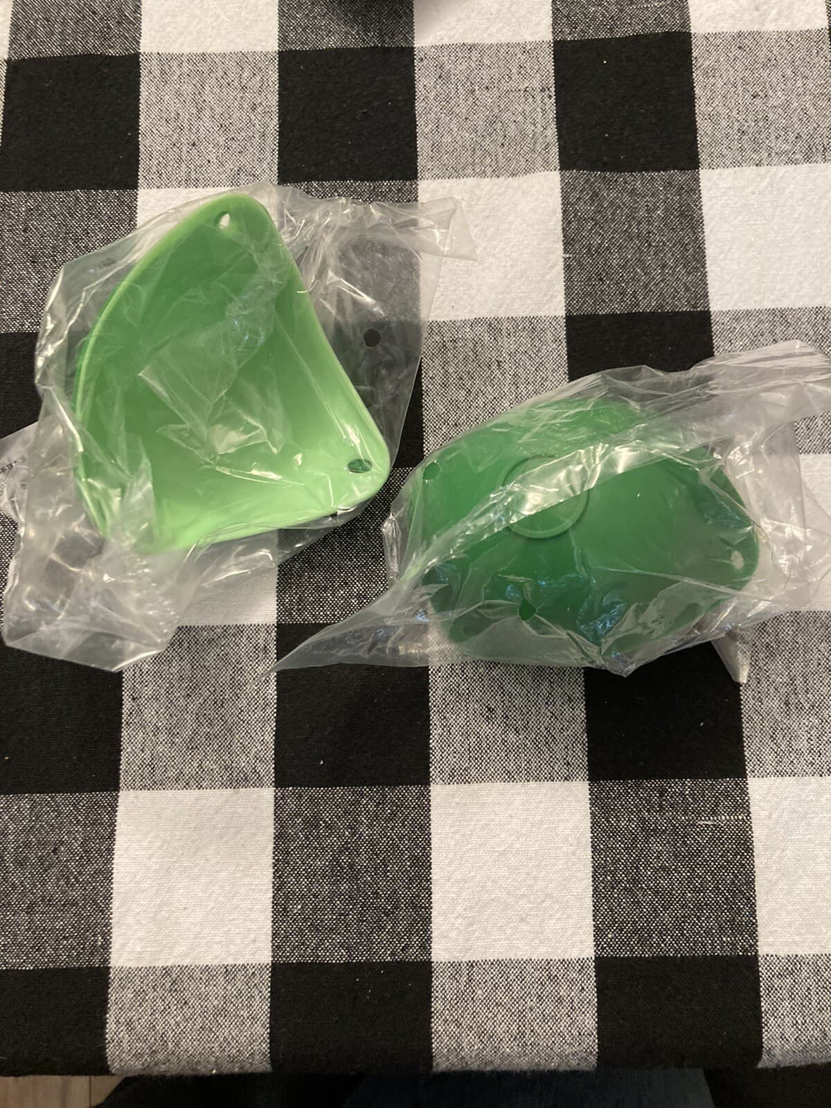 Silicone Egg Poachers, Poached Egg Cups / Pods for Steaming Boiling - 2 Sets!