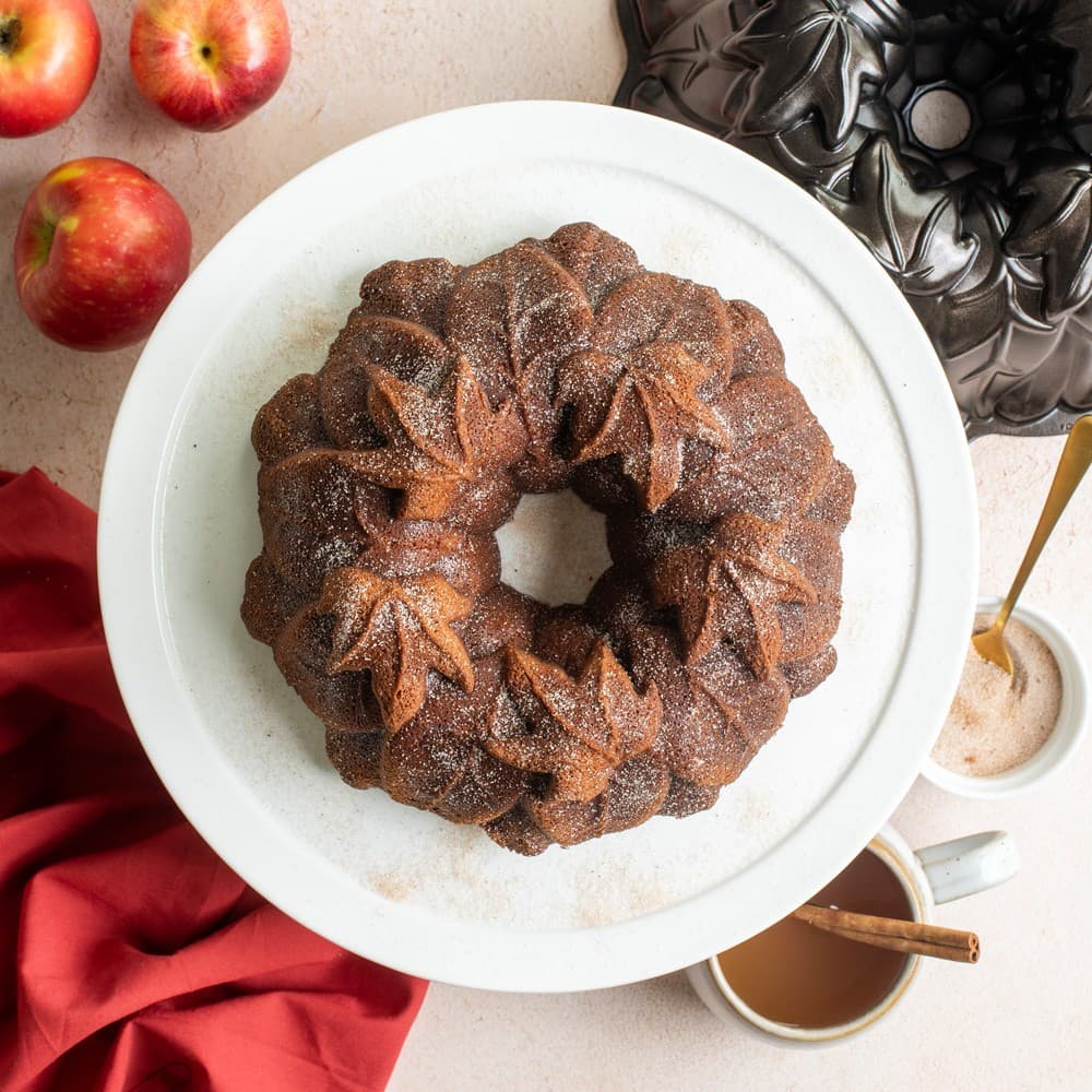 Nordic Ware Harvest Leaves Bundt® Pan 2