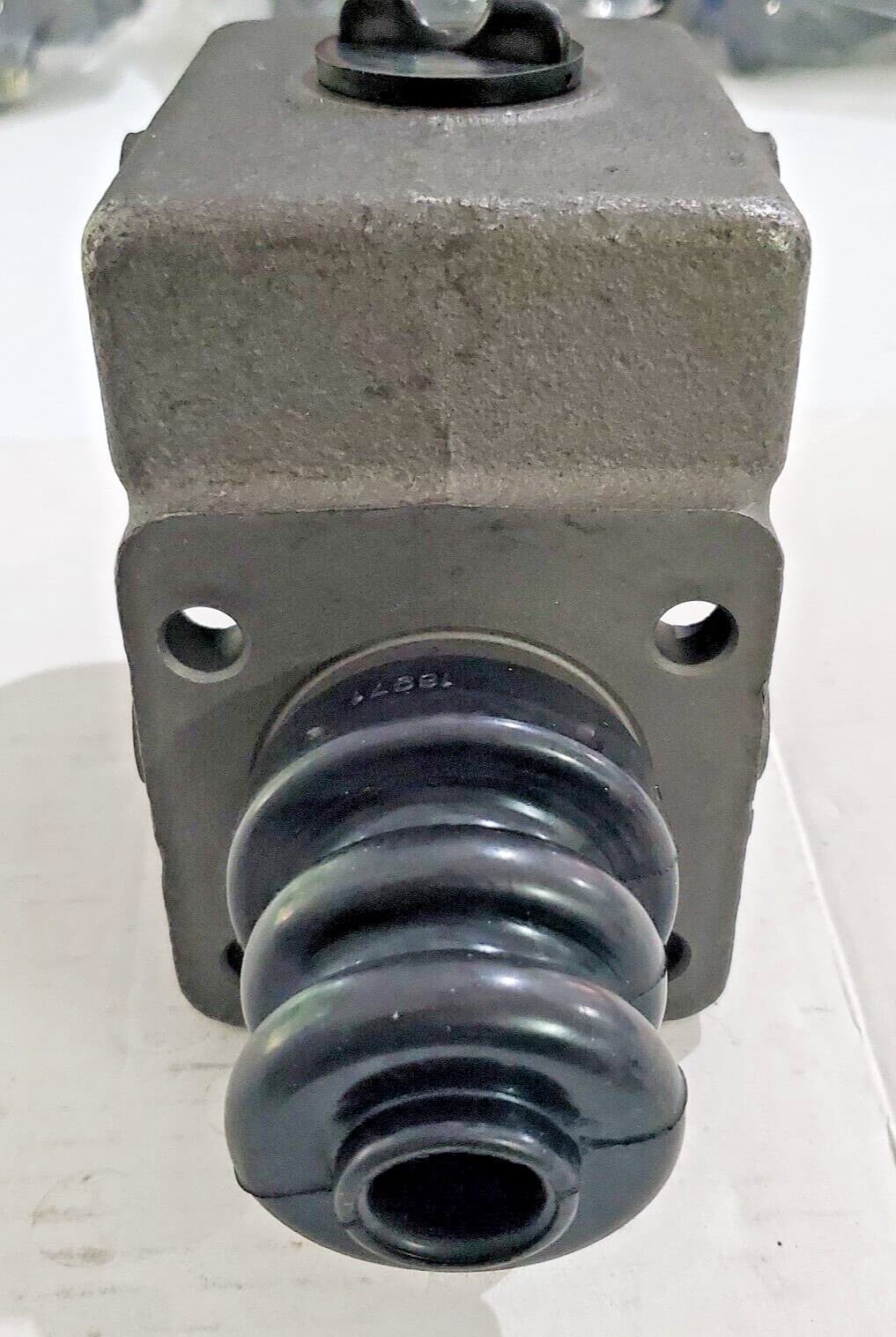 WAGNER CASTING FE777, LL220-12, 54837A, B285, 1.75 IN. BORE MASTER CYLINDER NEW 2