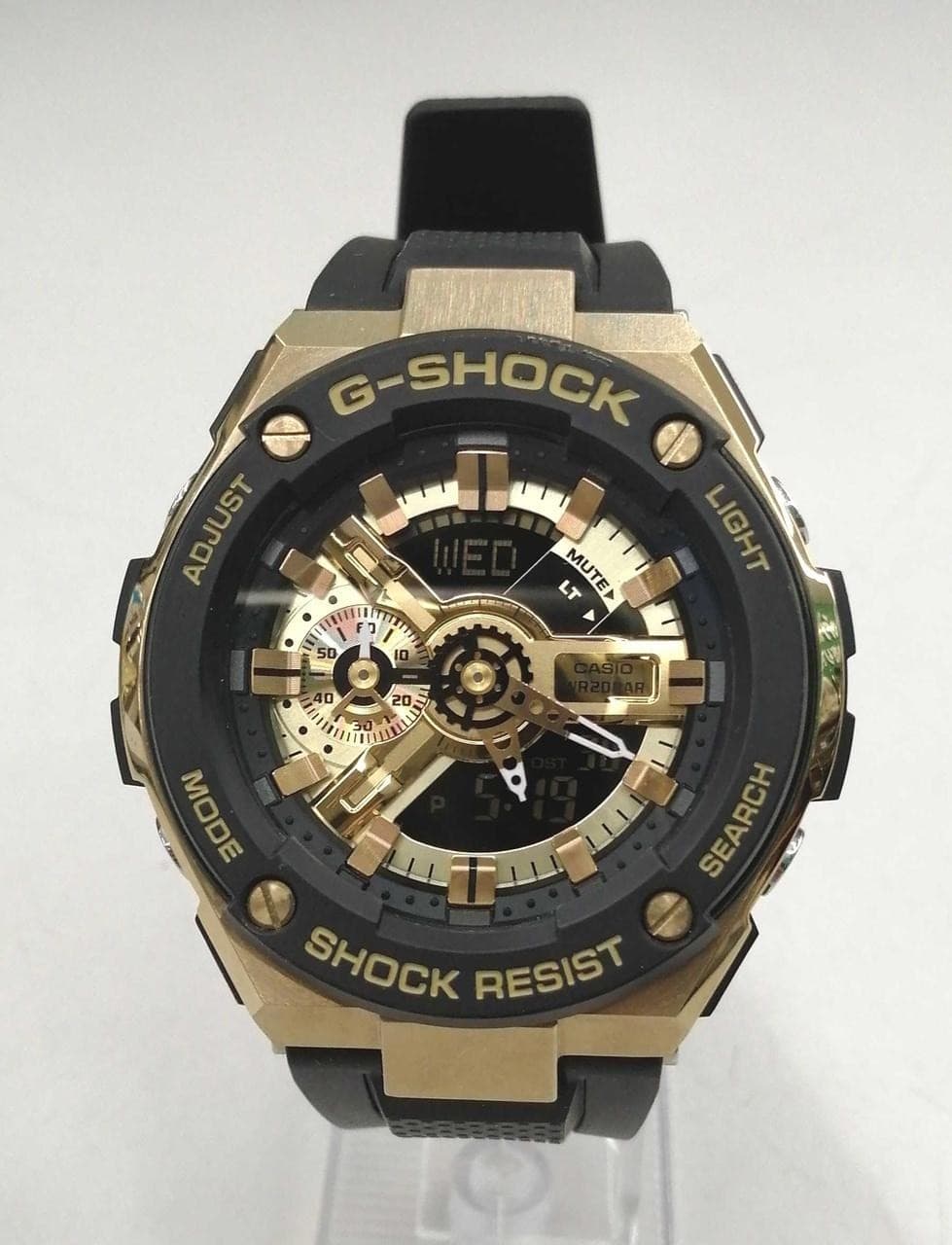 Quartz analog wristwatch CASIO model number: GST-400G-1A9JF