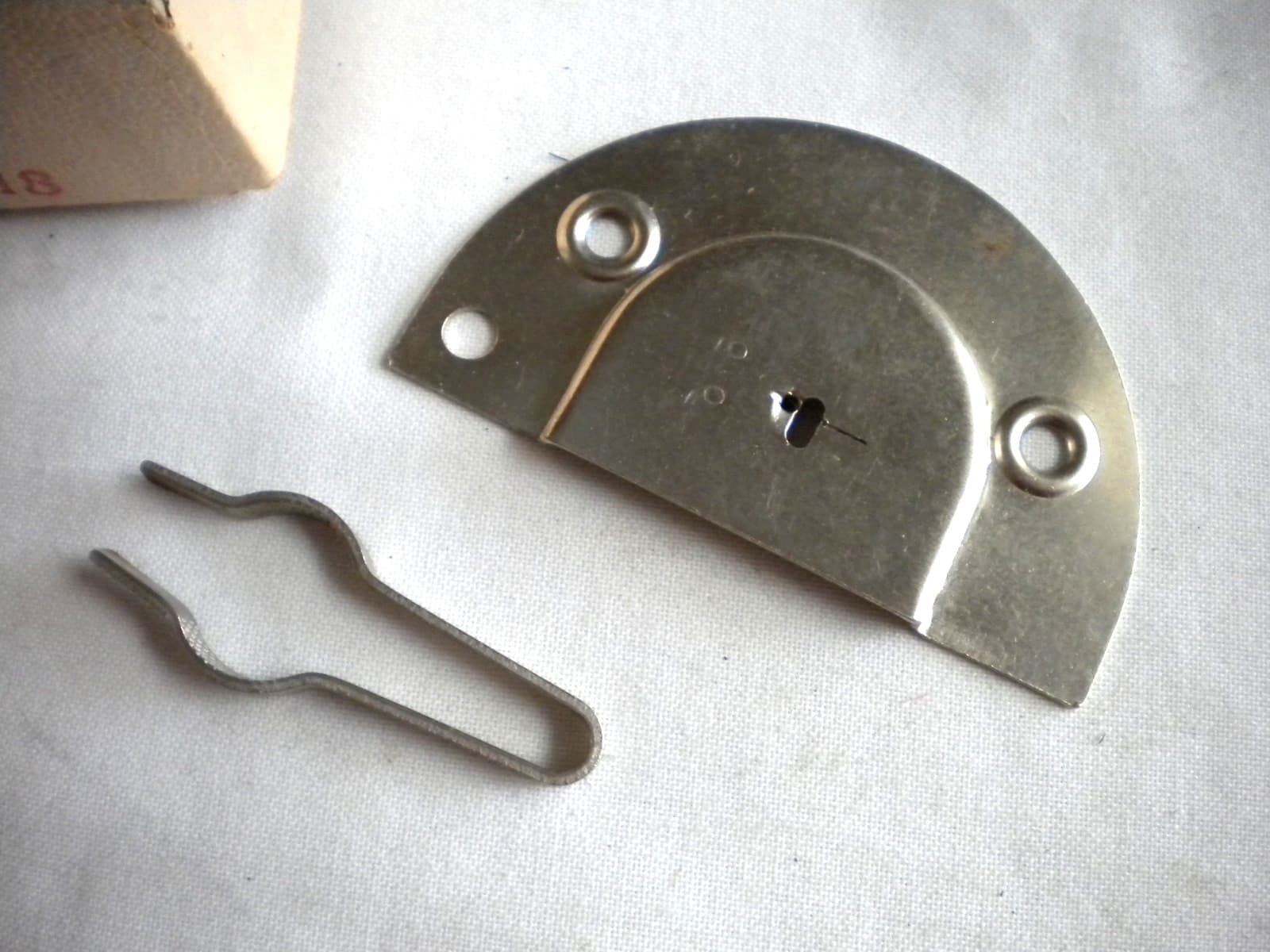 VTG Greist White Rotary Sewing Machine Hemstitching & Picoting Attachment 9818 5