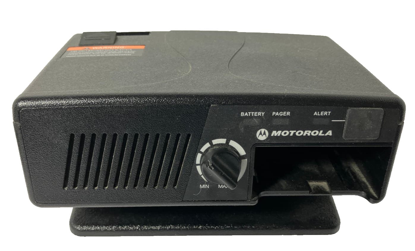 Lot of 4 MOTOROLA MINITOR V PAGER with RLN5869C Amplified Base AS-IS 5