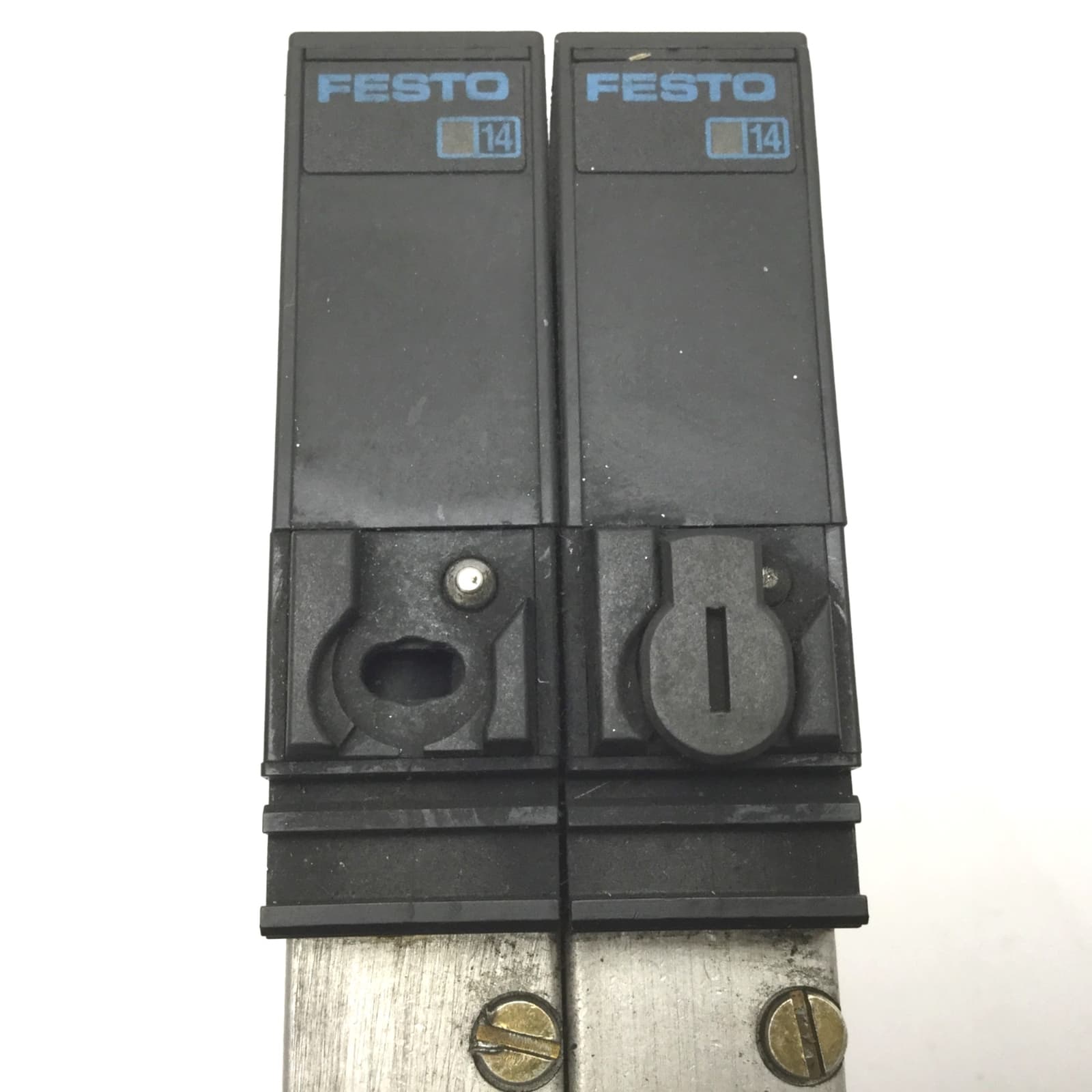 2x Festo MT2H-5/2-4,0-L-S-VI Solenoid Valves On Festo VIGM-03-4,0 Manifold Block 4