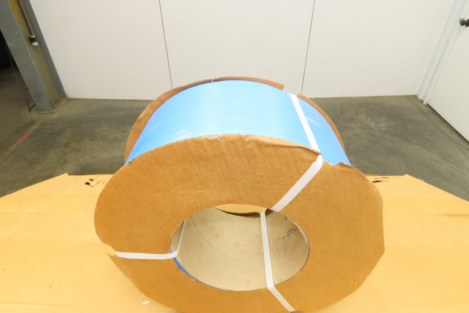 Dynaric PB2160-8BL Poly Strapping Blue Plastic Banding 7/32" W 6.5" x 8" Core 2