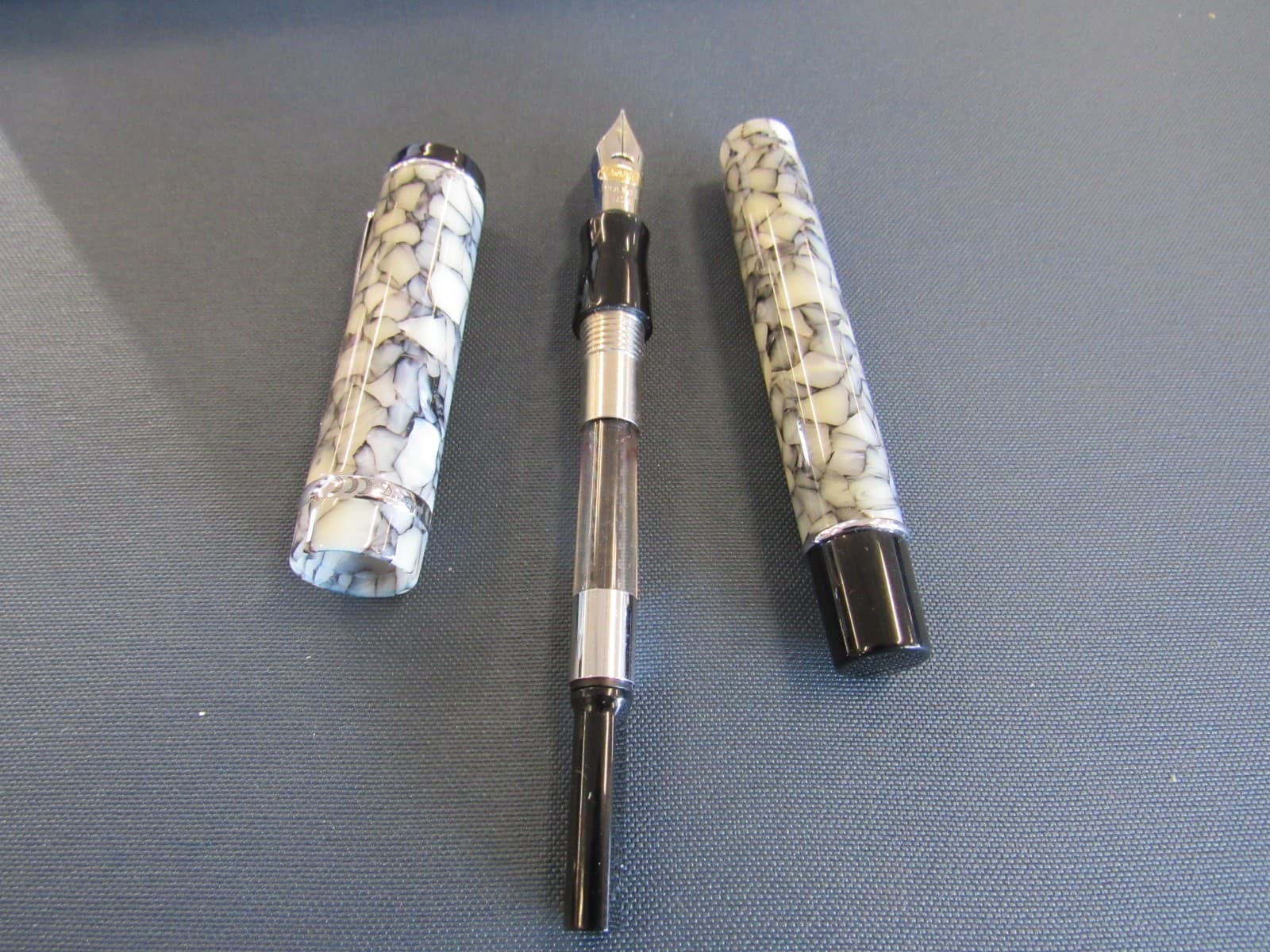 Conklin Duragraph Fountain Pen Cracked Ice 4