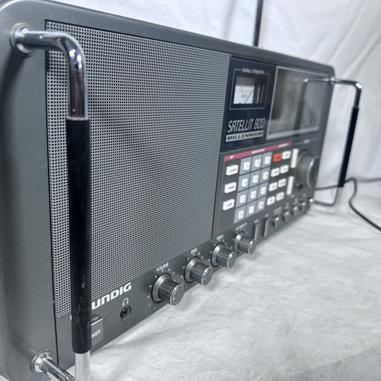 Grundig Satellit 800 Millennium Shortwave AM FM Radio World Wide Receiver