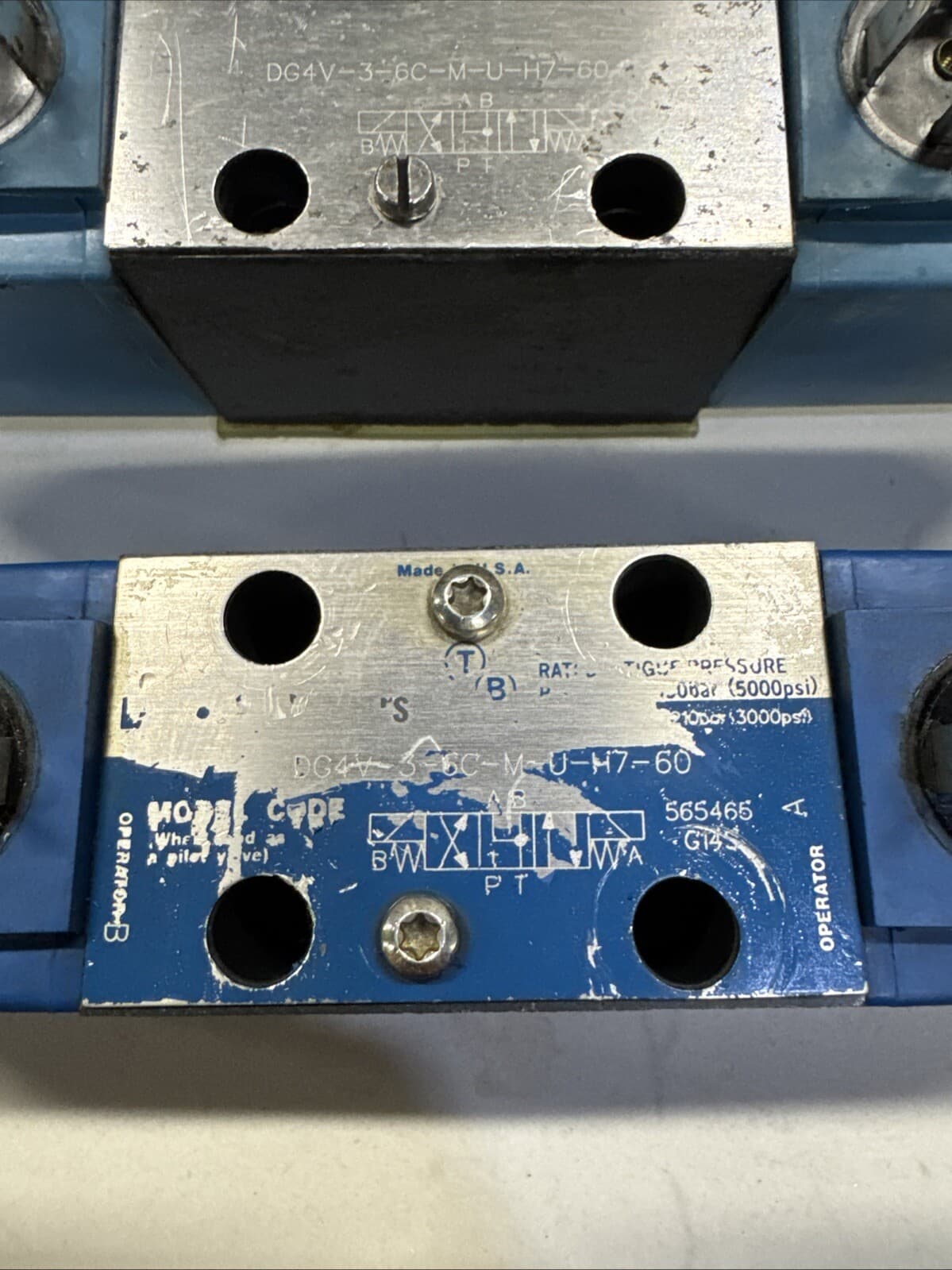 VICKERS Directional Valve DG4V-3-6C-M-U-H7-60 Used 565465 3