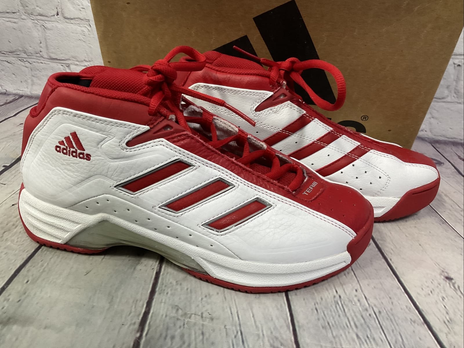 Adidas Undeniable Womens Basketball Shoes Size 7 Red White New With Box 6
