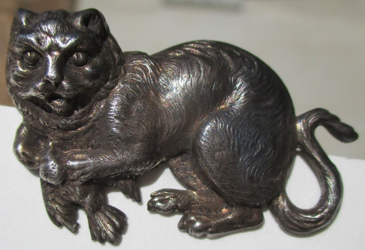 Vintage Antique French "REALISTIC CAT HOLDING A BIRD" White Metal Button