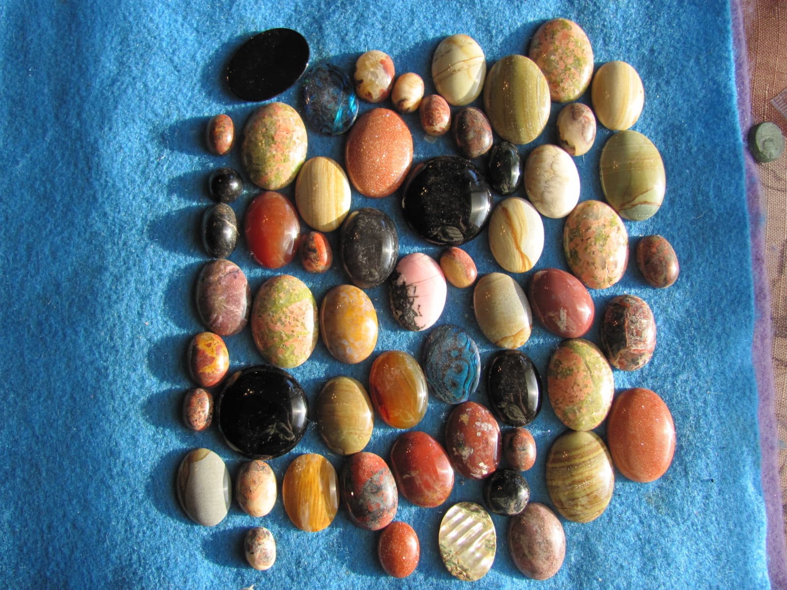   Fantastic Lot  of  57 pcs  Cabs  of mixed materials! 190 grams 4