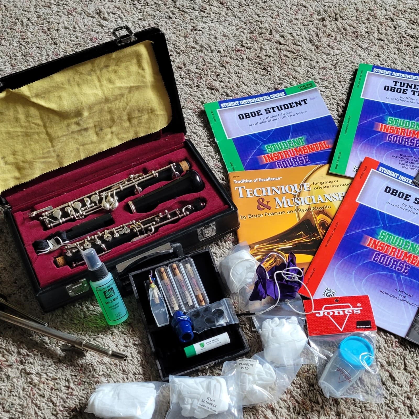 Yamaha Oboe Student Model YOB-211, Good Condition! Pre owned. With extra items. 2