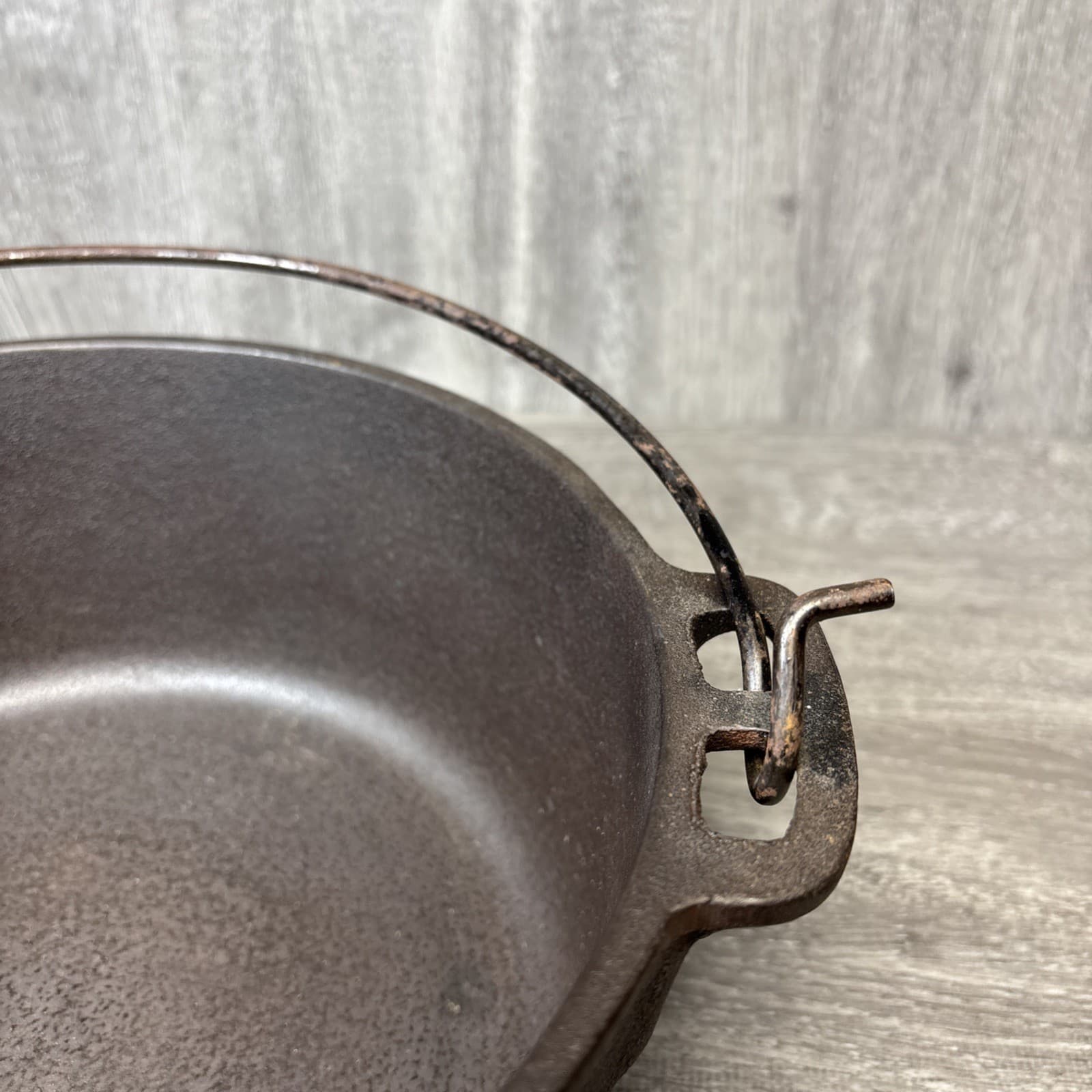 Wagner Ware 5Qt Dutch Oven Cast Iron Pot No Lid Wire Handle Vintage Made In USA 2