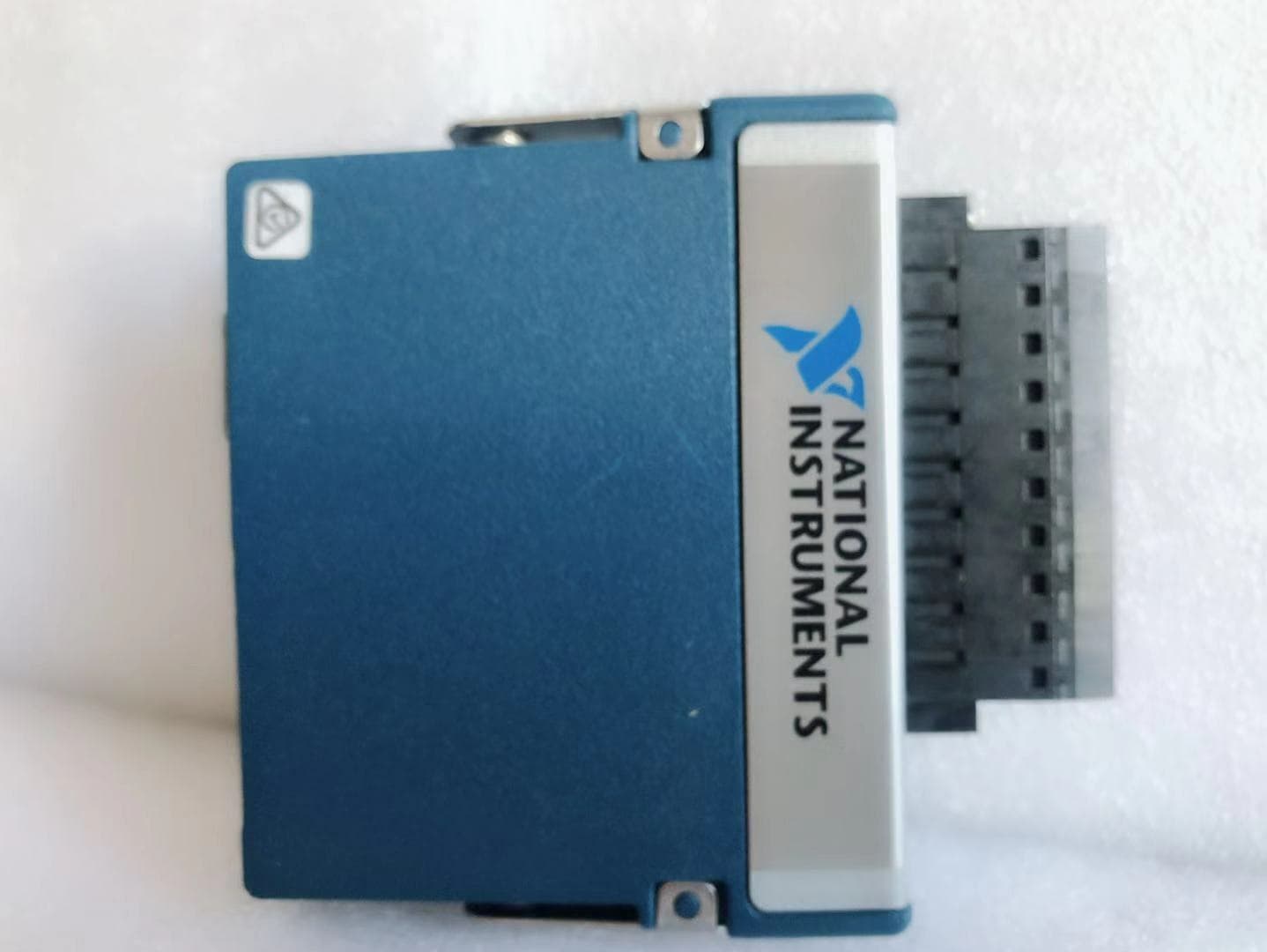 National Instruments NI 9263 cDAQ Analog Output Module, Simultaneous Updating 2